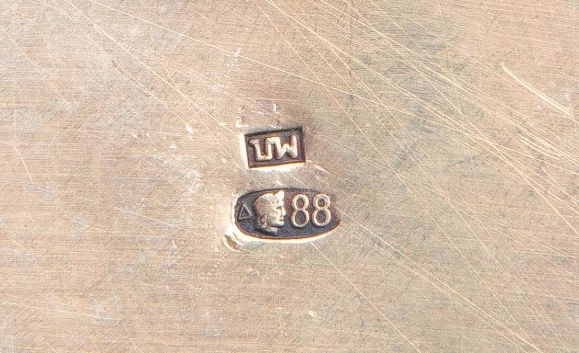 Flakon. Russland. 88er Silber, ca. 173 g, vergoldet und reich farbig emailliert; am Boden mehrfach - Bild 2 aus 2