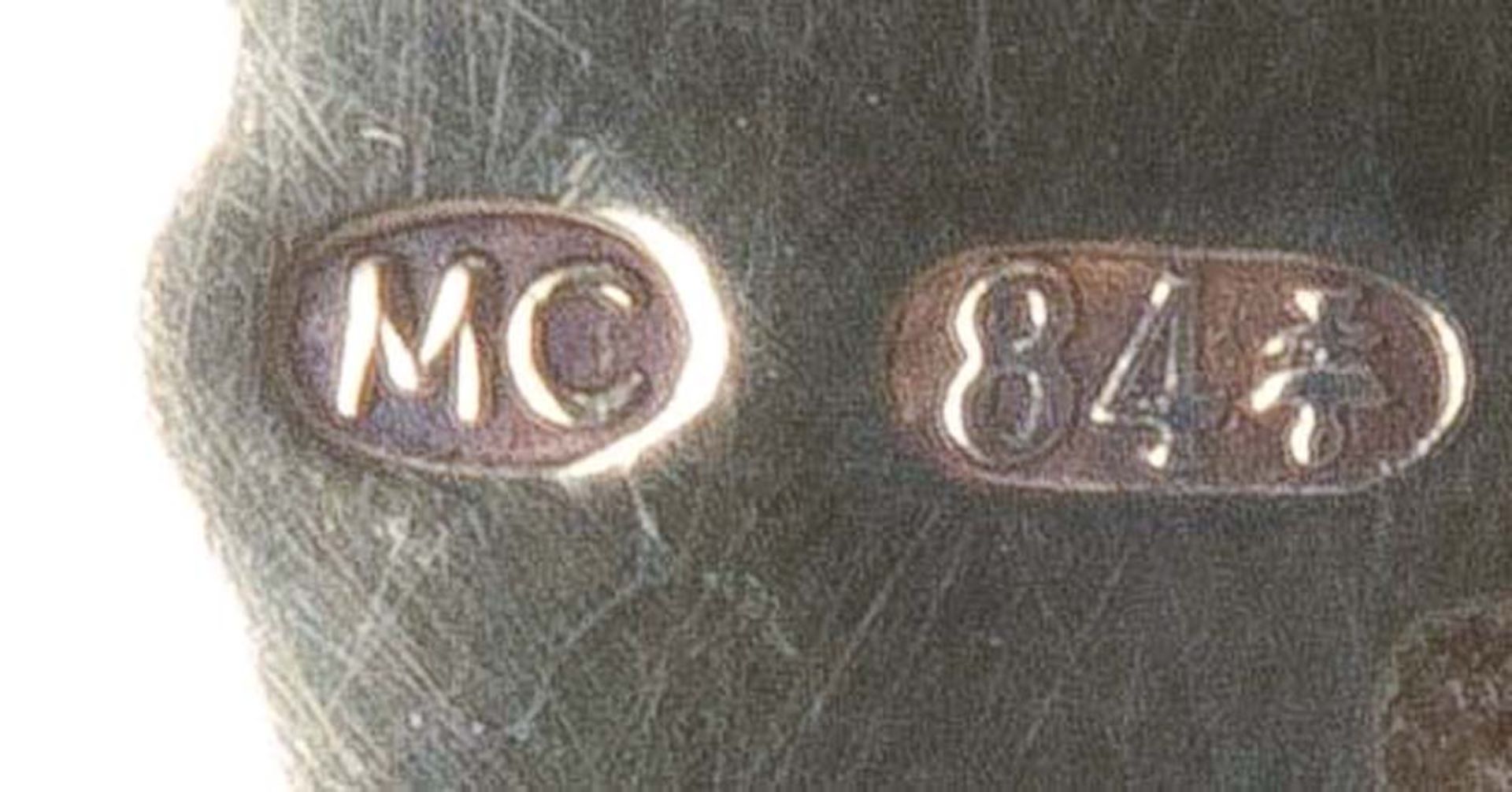 Runde Schale. Russland. 84er Silber, ca. 295 g, vergoldet, teilw. farbig emailliert; am Boden - Bild 2 aus 2