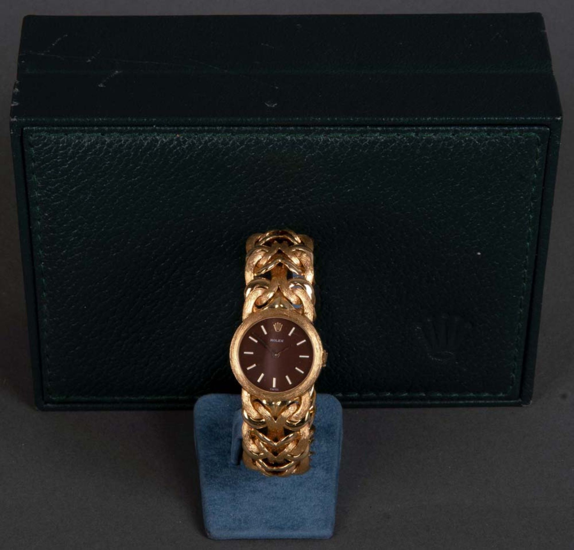 Damenarmbanduhr, Marke „Rolex“ mit Handaufzug. 18 ct Gelbgold, handgefertigt mit massivem Armband,