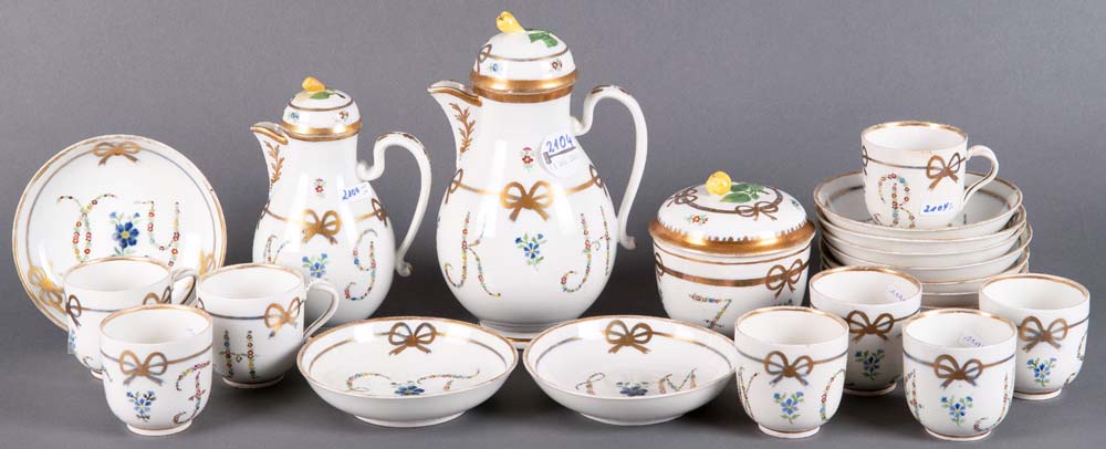 14-tlgs. Kaffeeservice. Wien um 1780. Bestehend aus: Zwei birnförmige Kannen (H=17 / 23 cm), eine