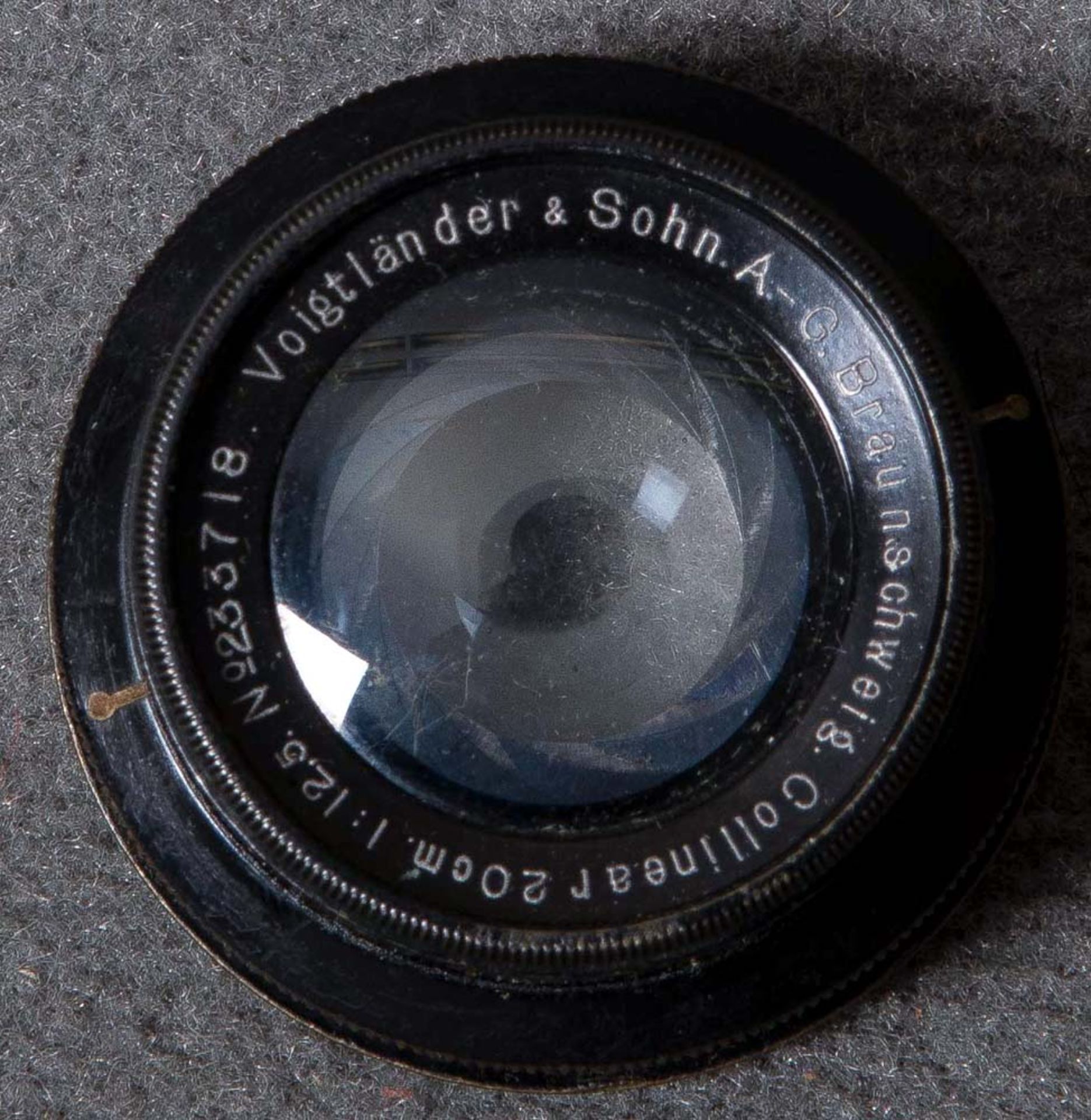 Schatulle mit Voigtländer-Objektiv, 546 mm, 18 x 24, und drei Voigtländer-Collinear-Linsen, 416 - Image 2 of 2