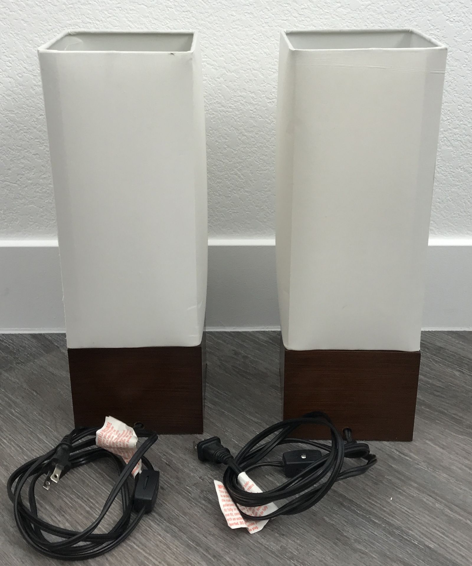 LOT OF 2 MODERN WOOD BASE LIGHT LAMPS MEASURE 15X5X5 INCHES (PLUG IN) - Image 2 of 4