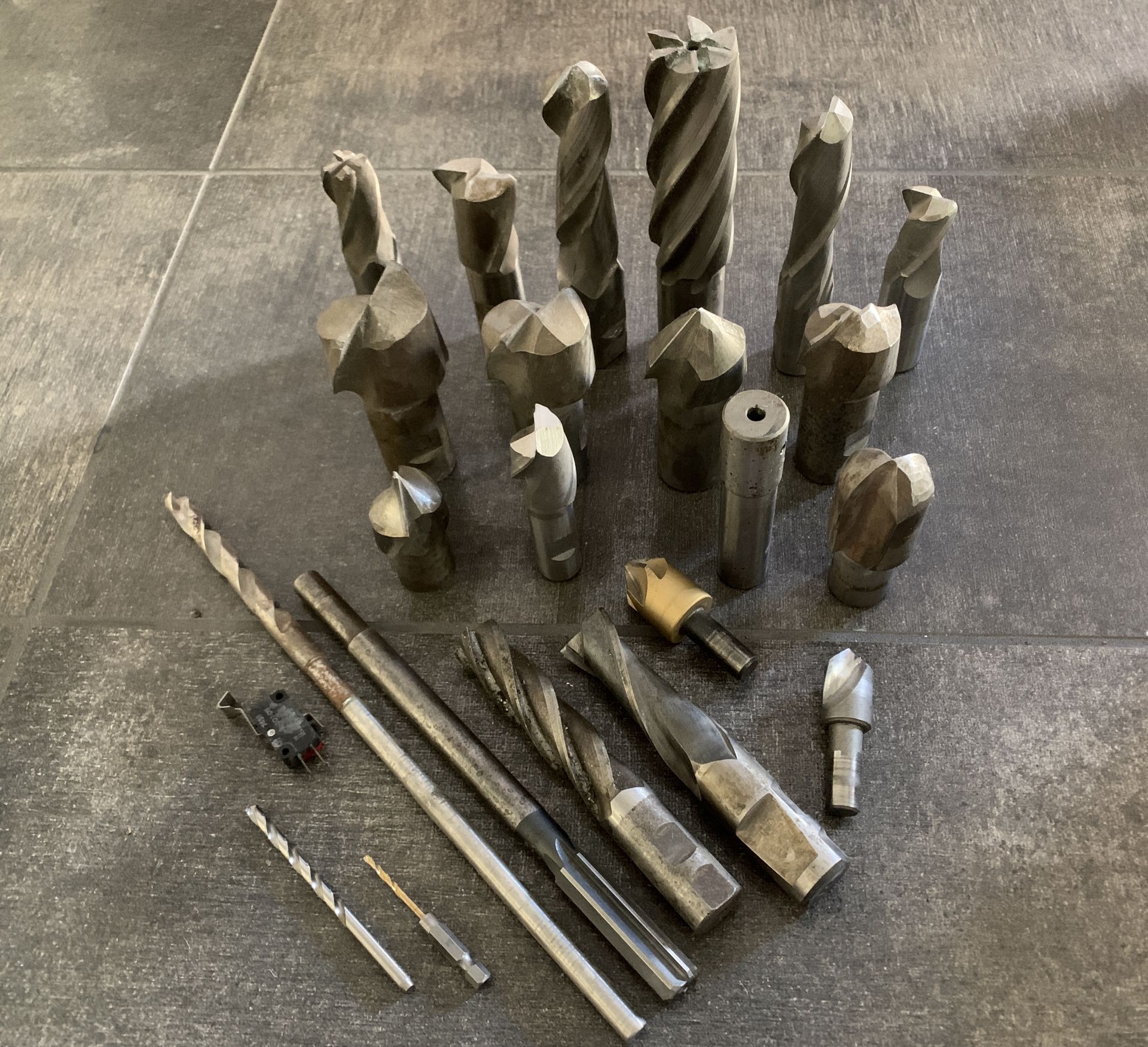 MIXED LOT OF END MILLS, DRILLING BITS - Bild 2 aus 2