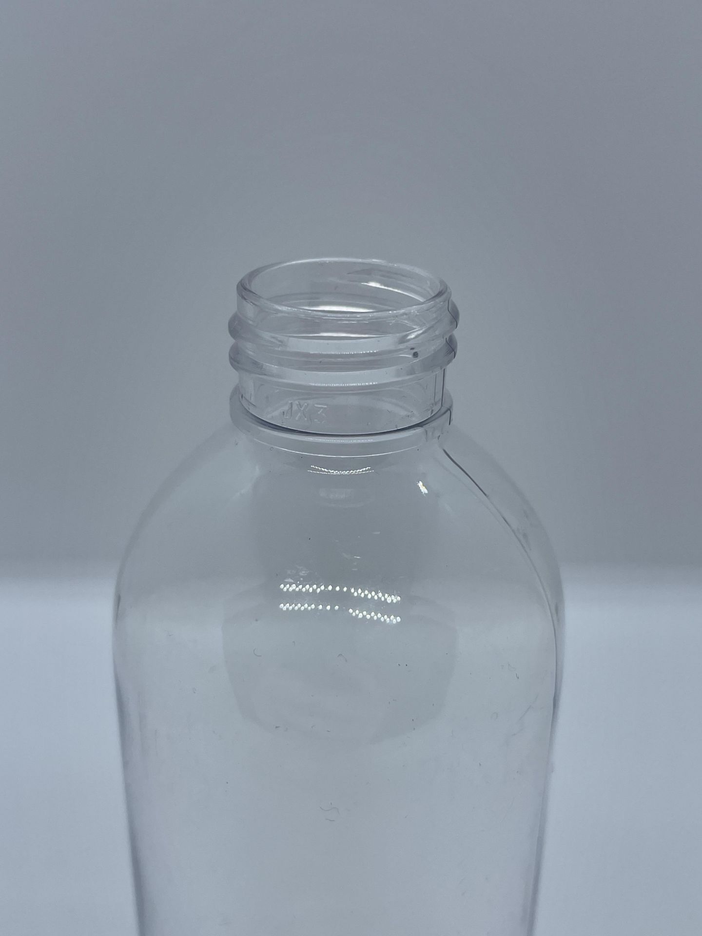 75,000 - Clear Plastic Bullet 8 oz Empty Bottles, 24-410 Threading Neck, 6.25" Tall, 2" Diameter - Image 4 of 5