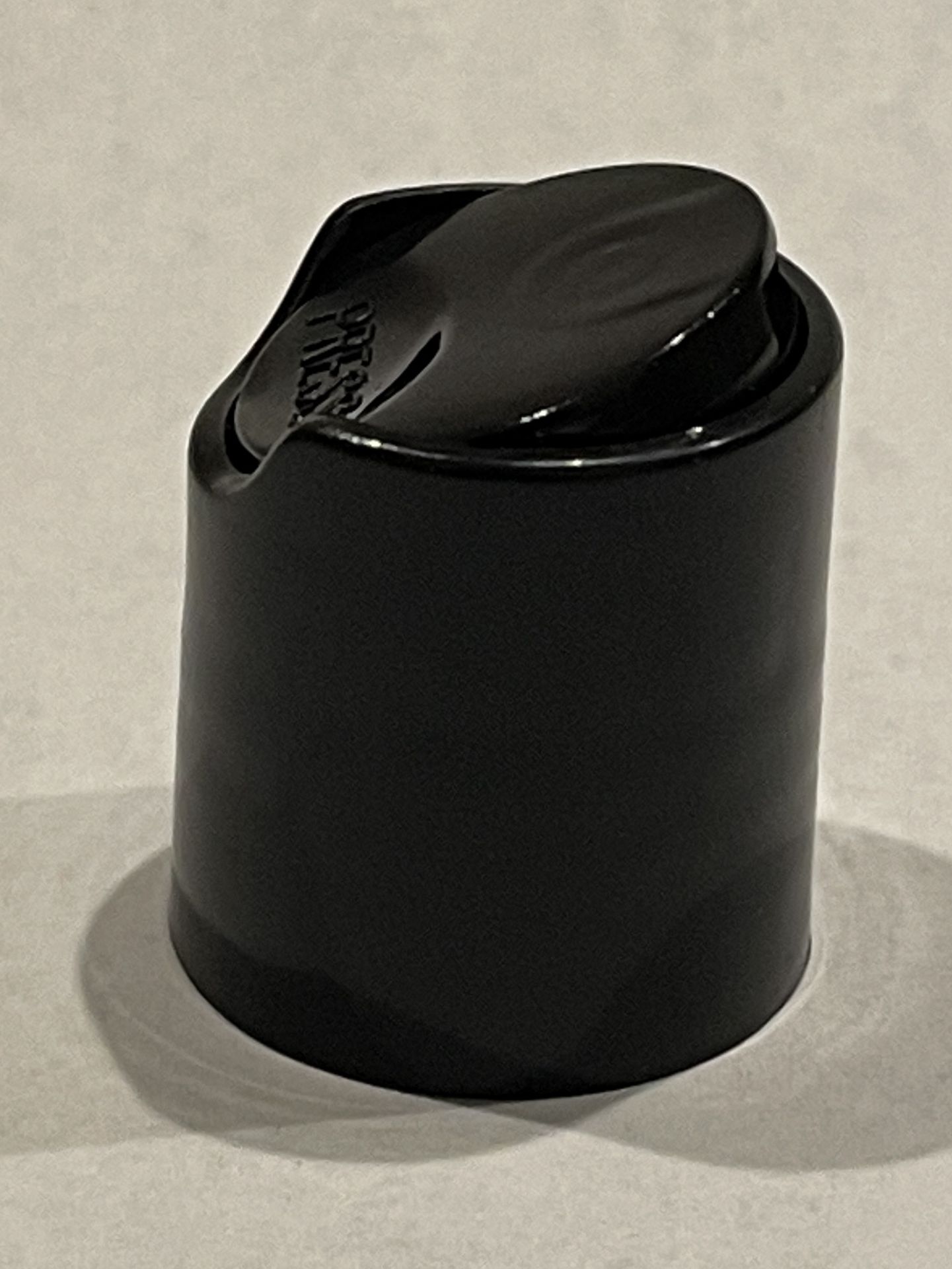 84,000 - Black Disc Bottle Caps for 2 oz plastic bottles and 4 oz glass bottles, 20-410 Threading - Image 2 of 8