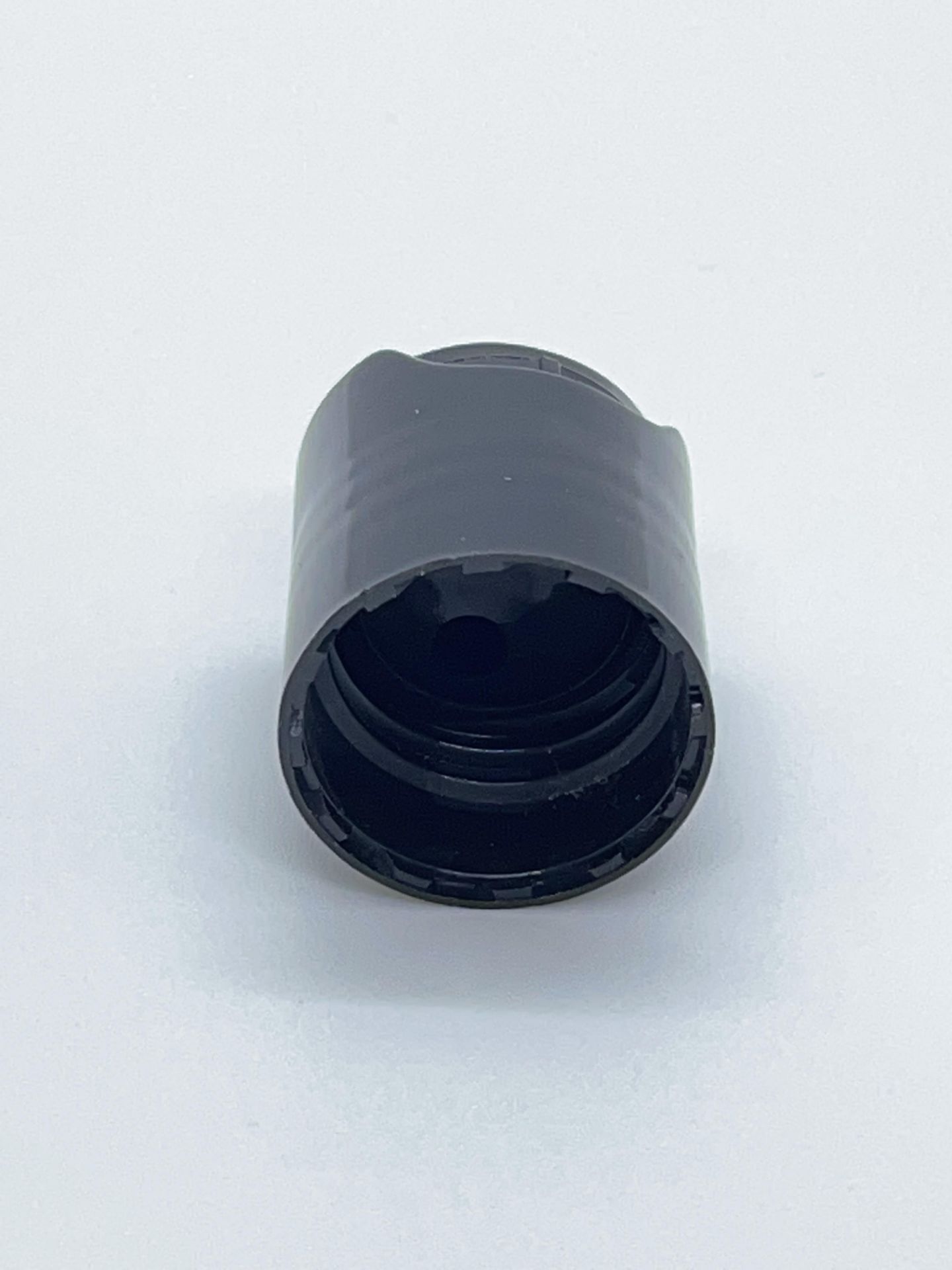 84,000 - Black Disc Bottle Caps for 2 oz plastic bottles and 4 oz glass bottles, 20-410 Threading - Image 2 of 4