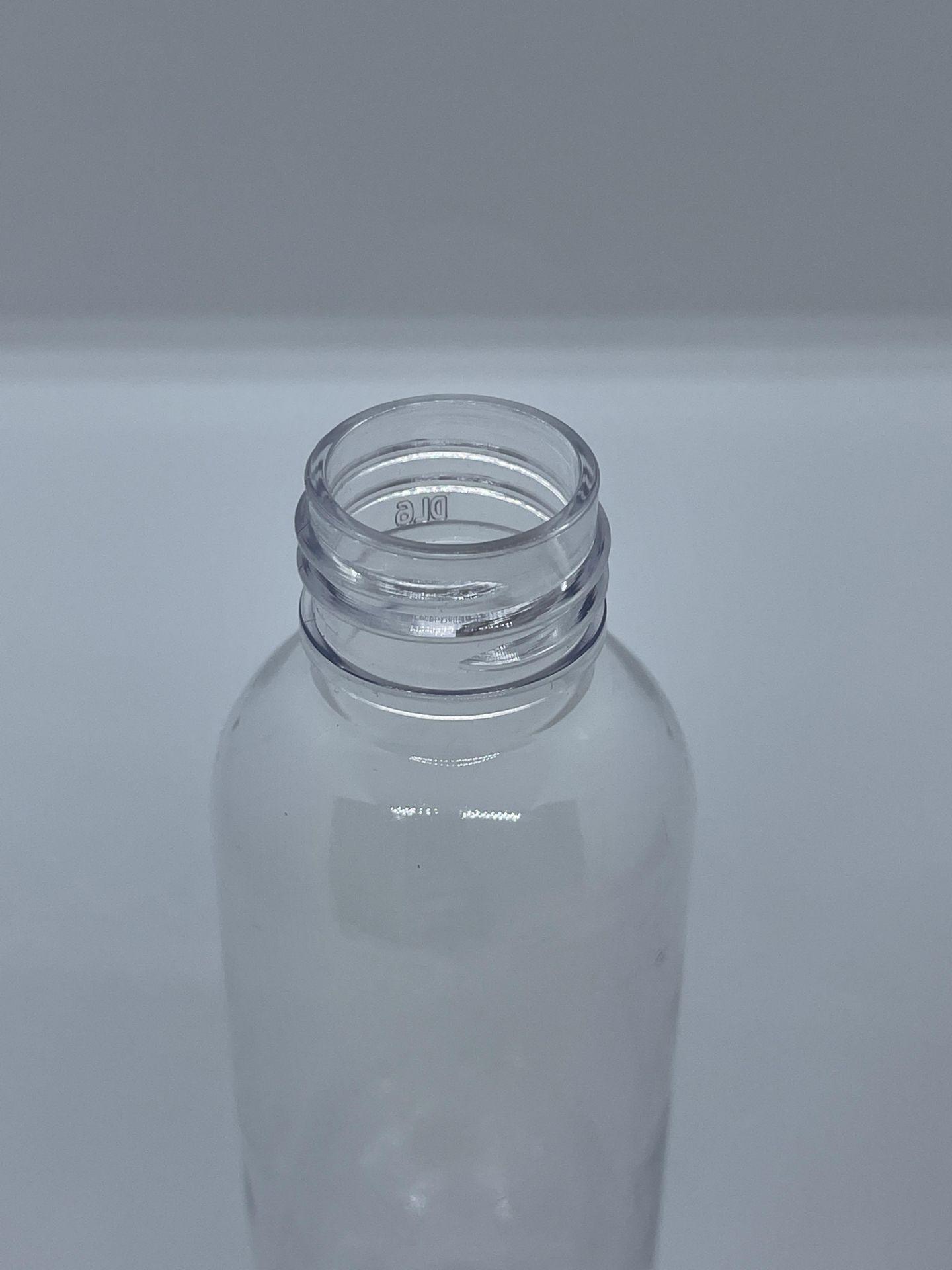 96,000 - Clear Plastic Bullet 4 oz Empty Bottles, 24-410 Threading Neck, 5" Tall, 1 5/8" Diameter - Image 3 of 4