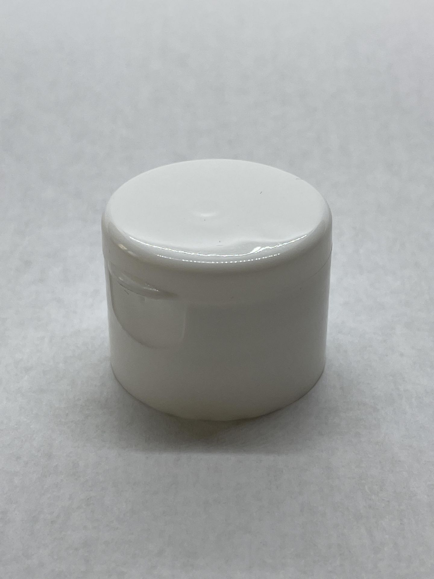 74,000 - White Clip Bottle Cap that fits 16oz bottle, 28-410 Threading - Image 2 of 3