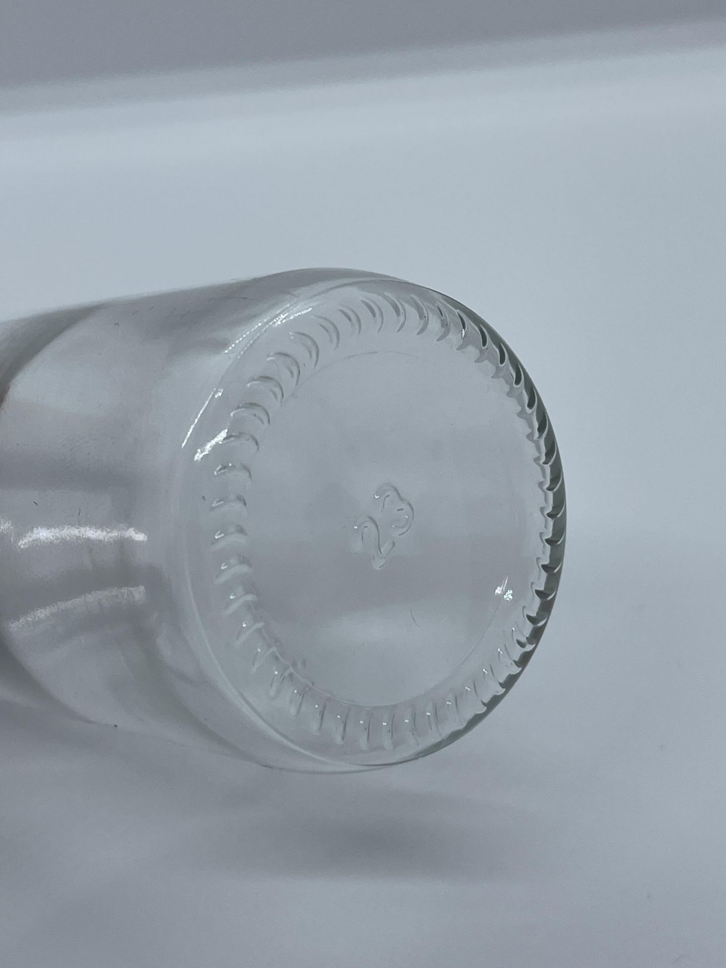 20,000 - Clear Glass 4 oz Empty Bottles, 20-410 Threading Neck, 4.5" Tall, 1 7/8" Diameter - Image 4 of 4