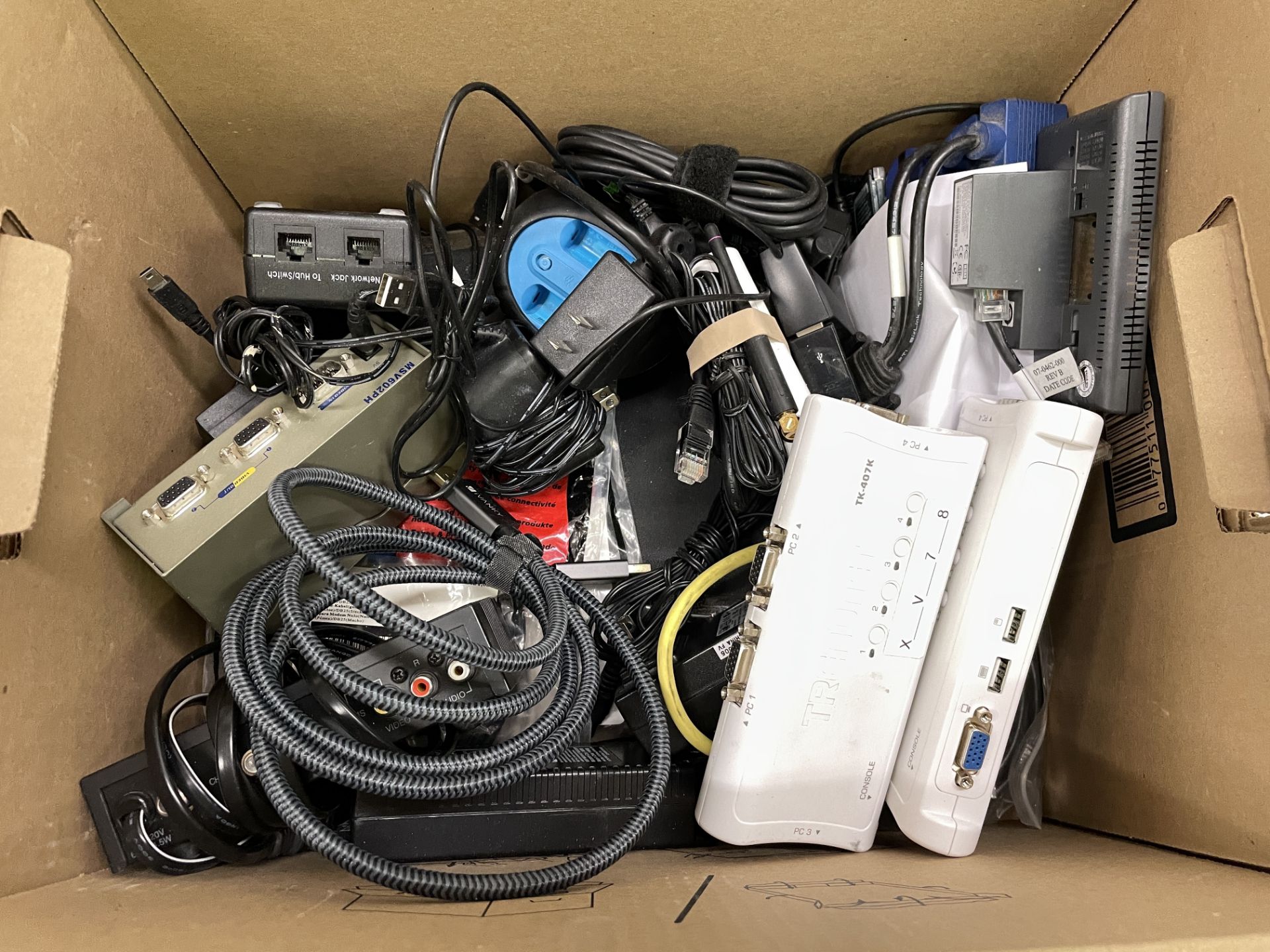 LG Phone, Cisco and Jupiter Networking equipment, Cables, small electronics mixed. - Image 6 of 6