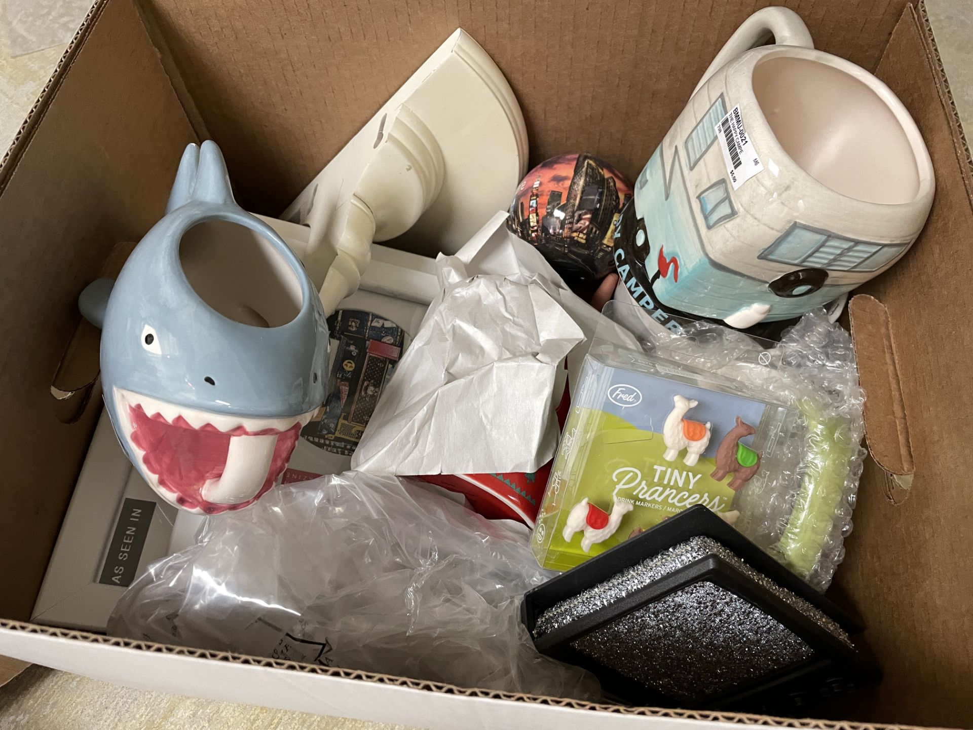 2 Boxes of 30+ New Novelty Mugs, Toys Ornaments and Display items - Image 4 of 5