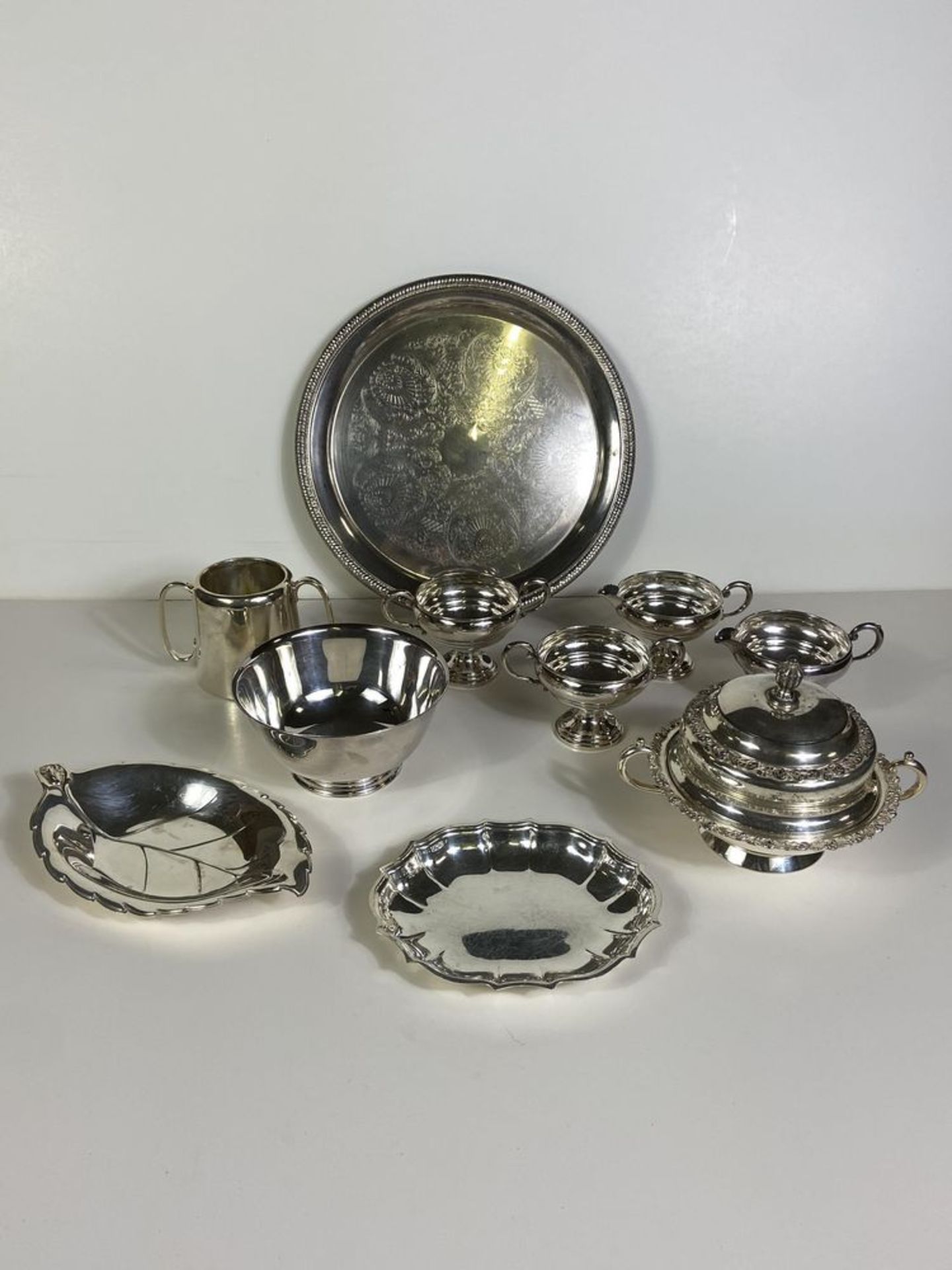 10 Silver Trays and Serveware, Chippendale Silver Company, Meriden Company, Crown Sterling Weighted, - Image 2 of 10