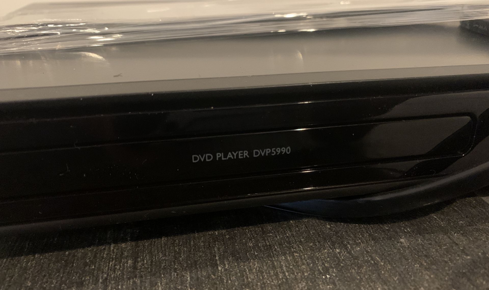 Philips DVP5990 DVD Player HDMI 1080p with Remote - Image 2 of 2