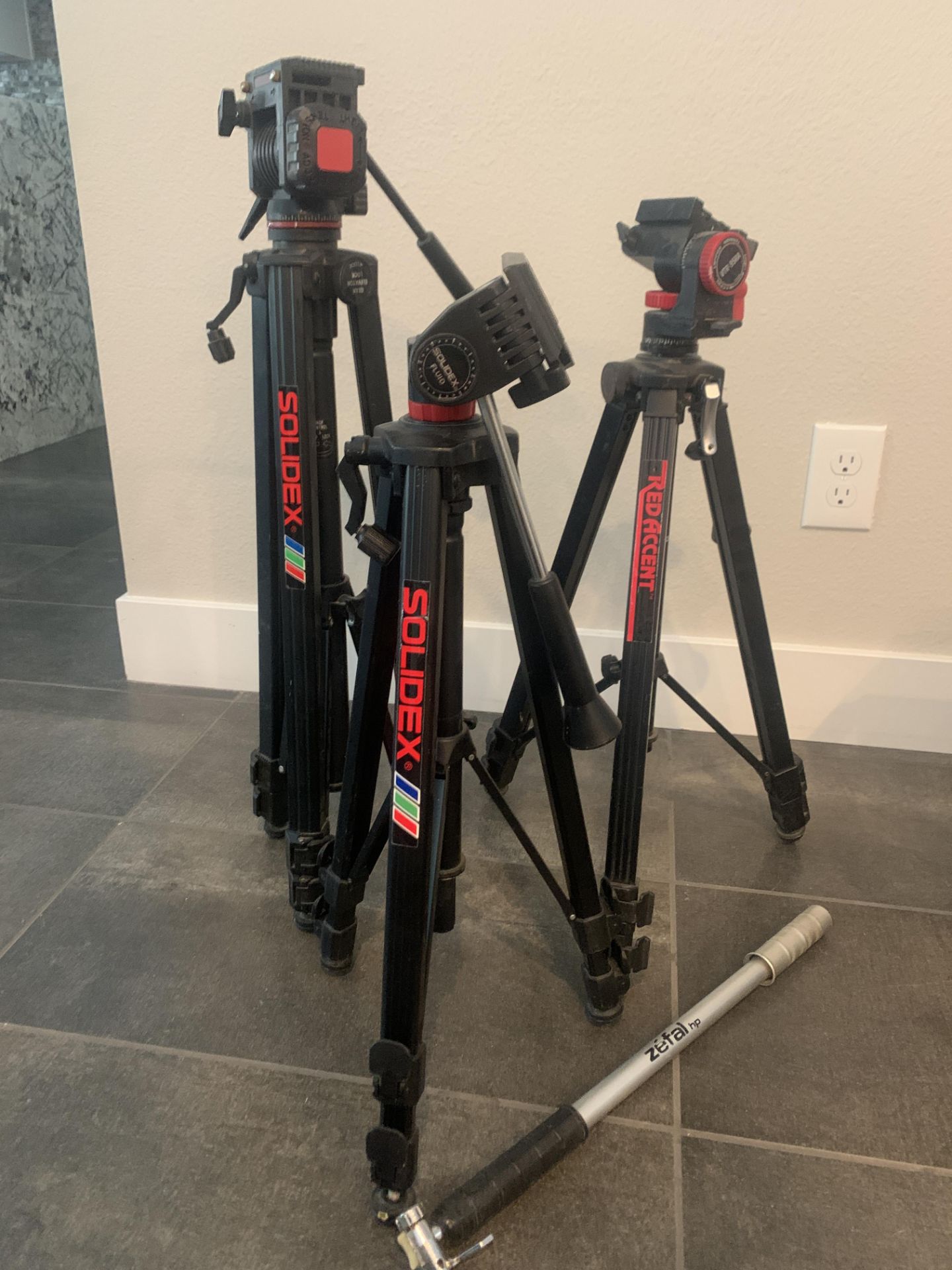 SOLIDEX PROFESSIONAL CAMERA FILMING TRIPODS - Image 3 of 3