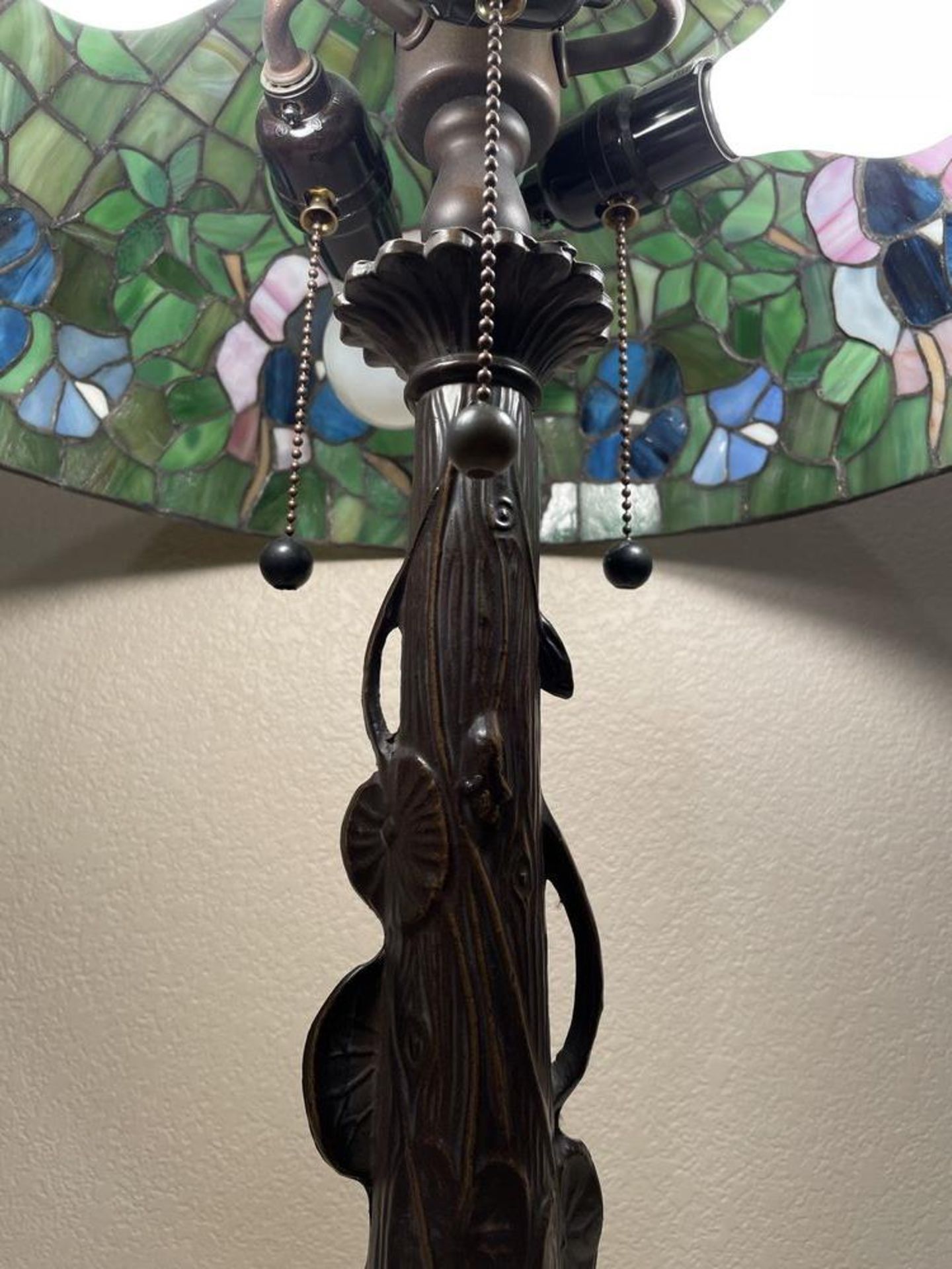 Tall Tiffany Style Lamp - 25 X 17" - Tested and working - Image 4 of 7