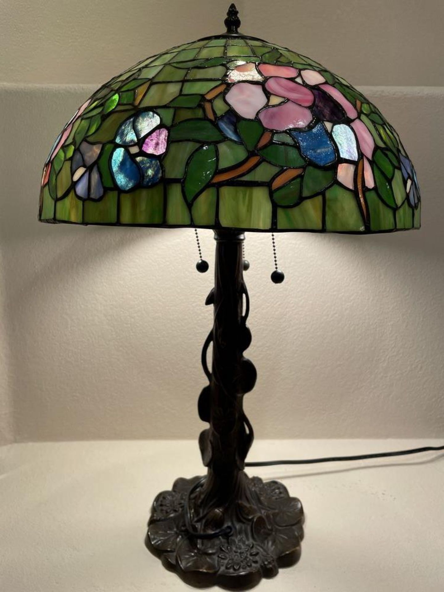 Tall Tiffany Style Lamp - 25 X 17" - Tested and working - Image 5 of 7