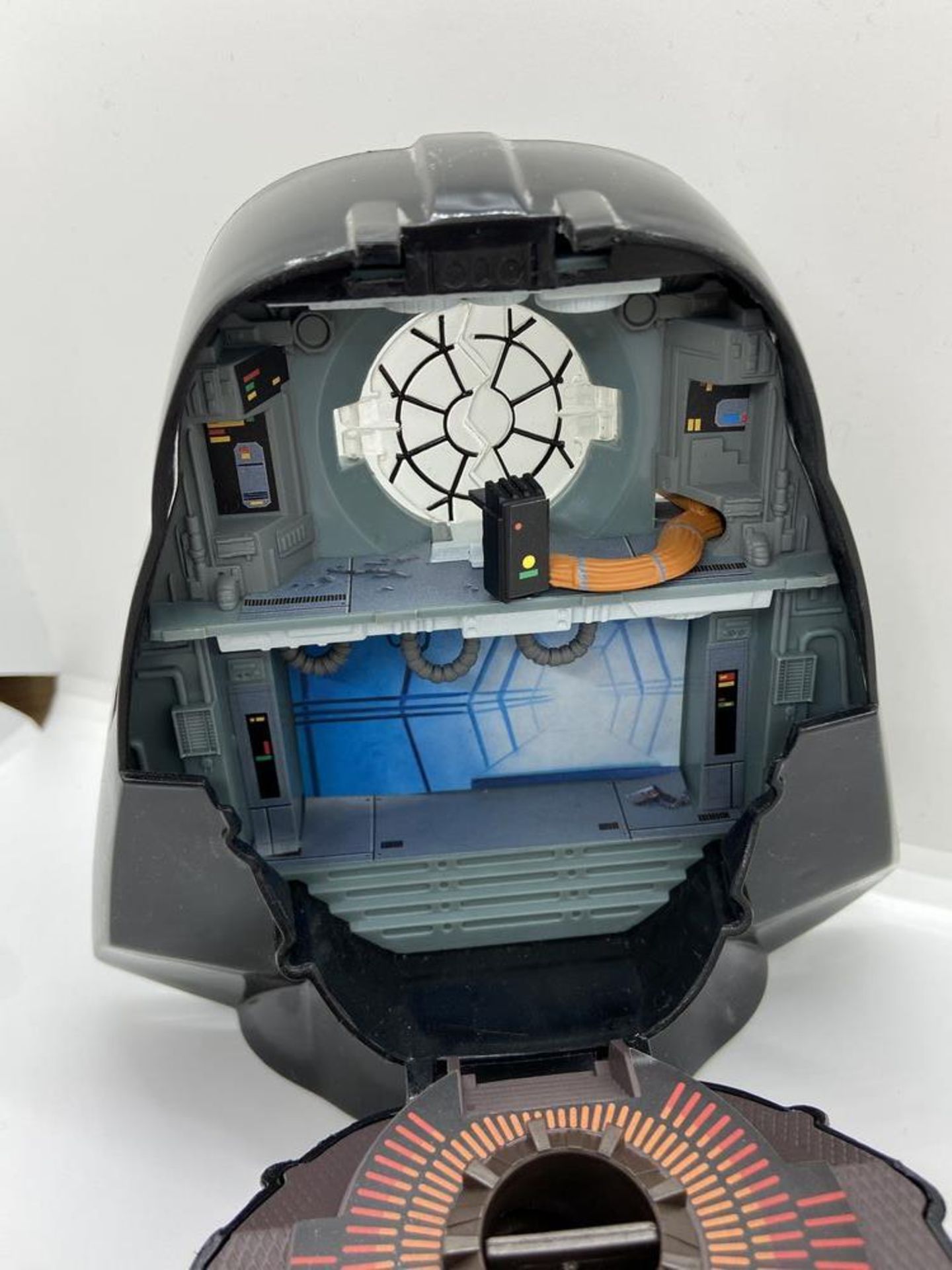 Star Wars Darth Vader MicroMachines Toy Playset dating back to the 1990s - Image 7 of 8