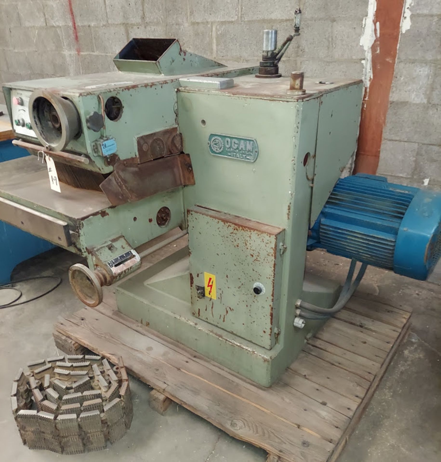 Ogam Heavy Duty Gang Rip Saw, Model #PO-220, 25 HP 220/440 Volt 3 Phase - Image 2 of 5