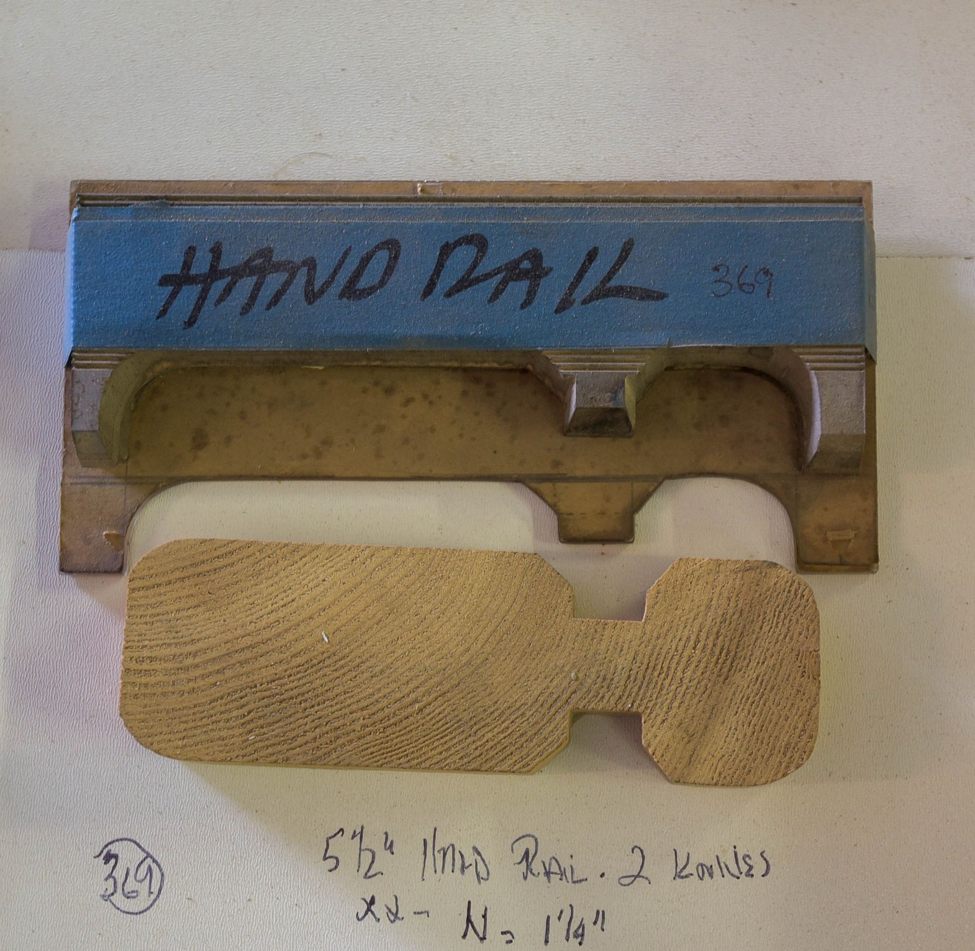 Moulding Knives, 5-1/2" Hand Rail, 2 Knives, N = 1-1/4", Dull, Knives are in Good Condition a
