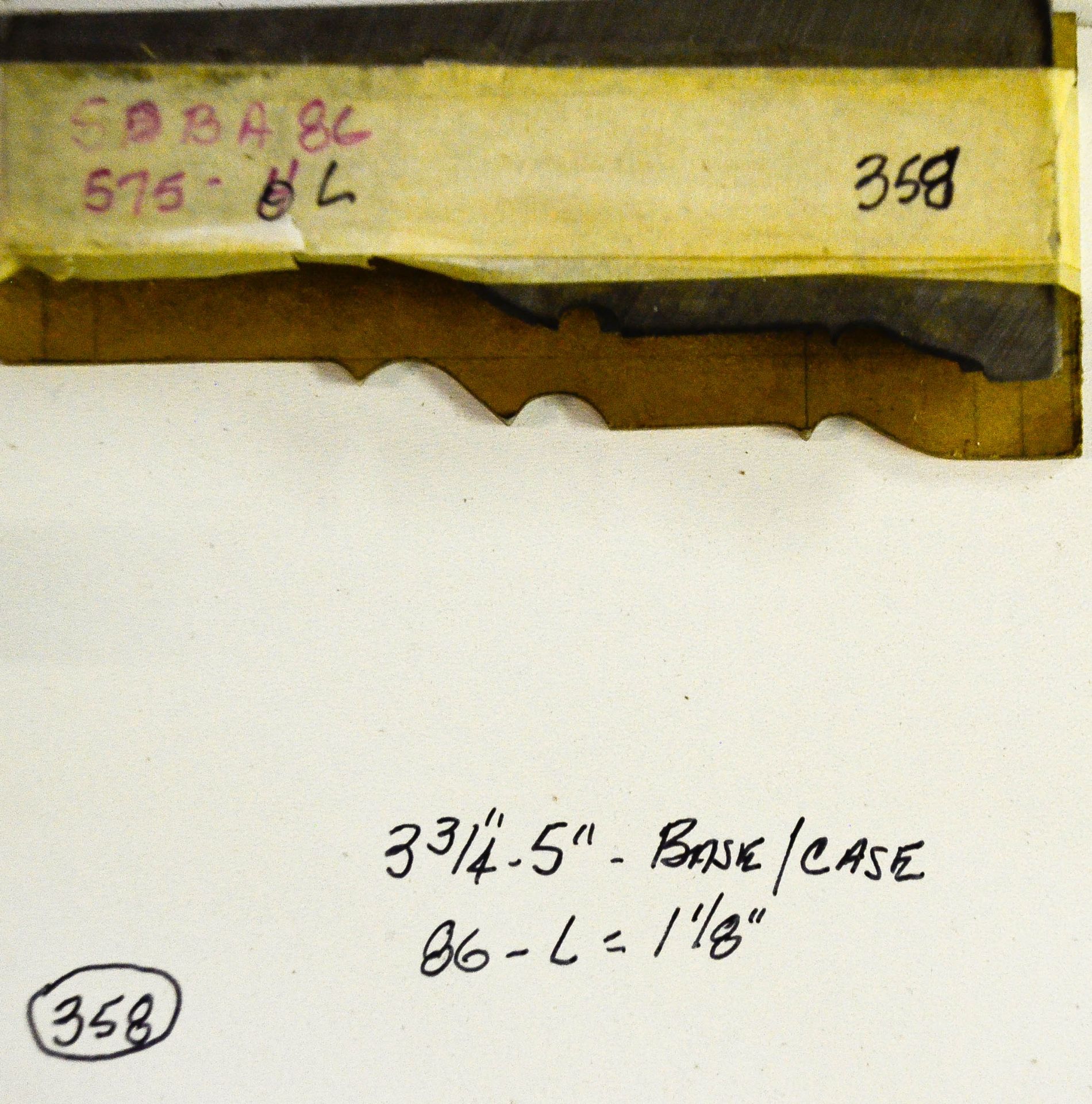 Moulding Knives, 3-3/4"- 5" Base/Case, 86 - L = 1-1/8", Dull, Knives are in Good Condition and R