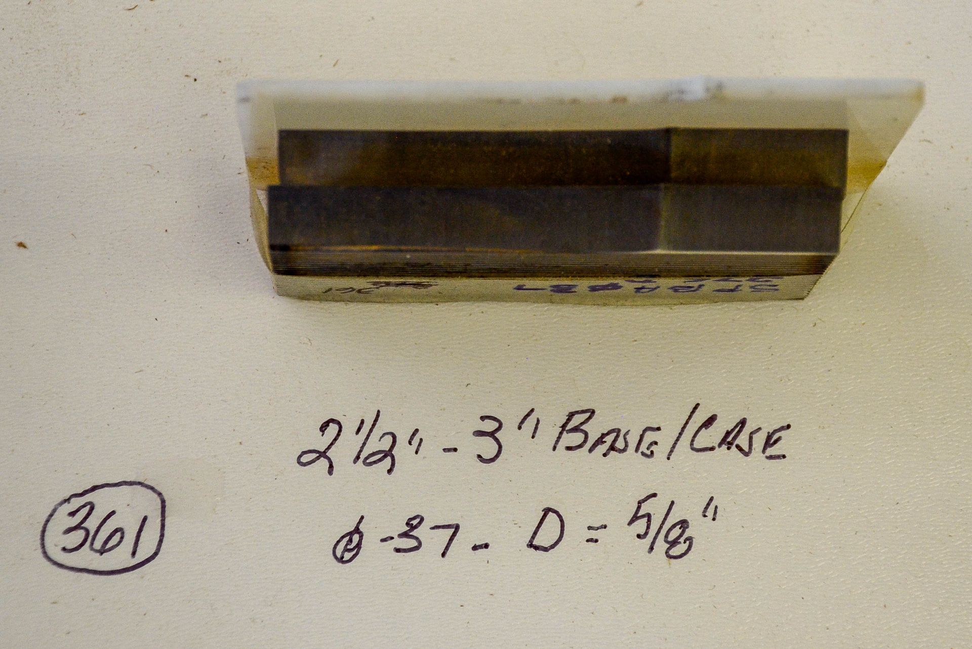 Moulding Knives, 2-1/2"- 3" Base/Case, 0 - 37 - D =5/8", Dull, Knives are in Good Condition and - Image 2 of 2