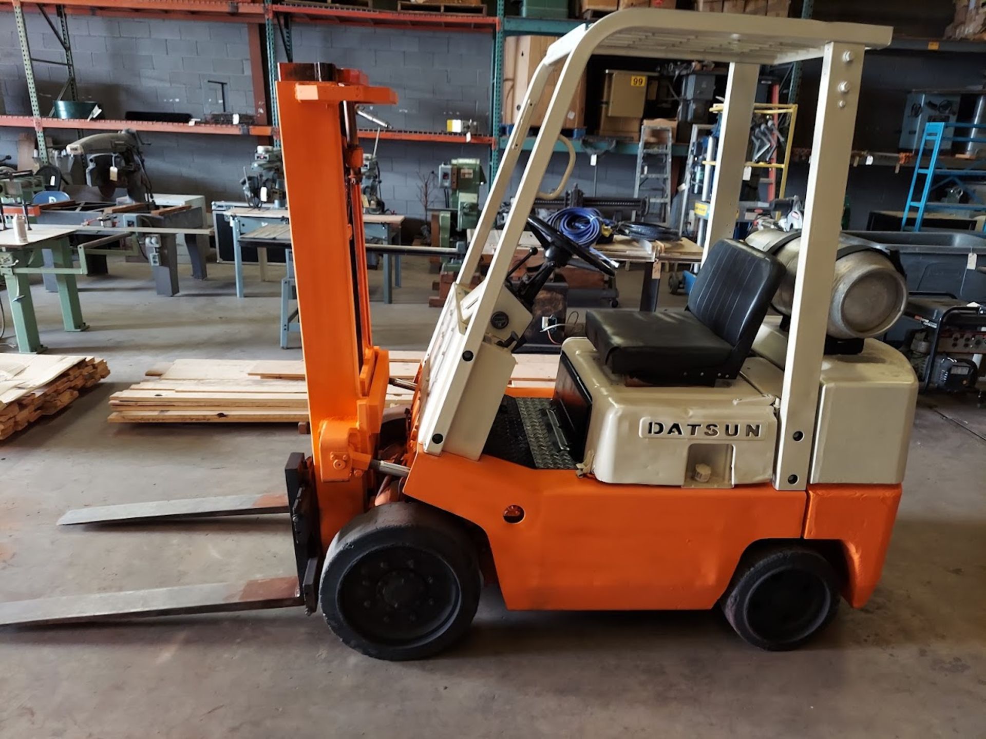 Datsun 5000 LBS Forklift, Model #CPF02, Drives Forward & Reverse, the mast raises & lowers.