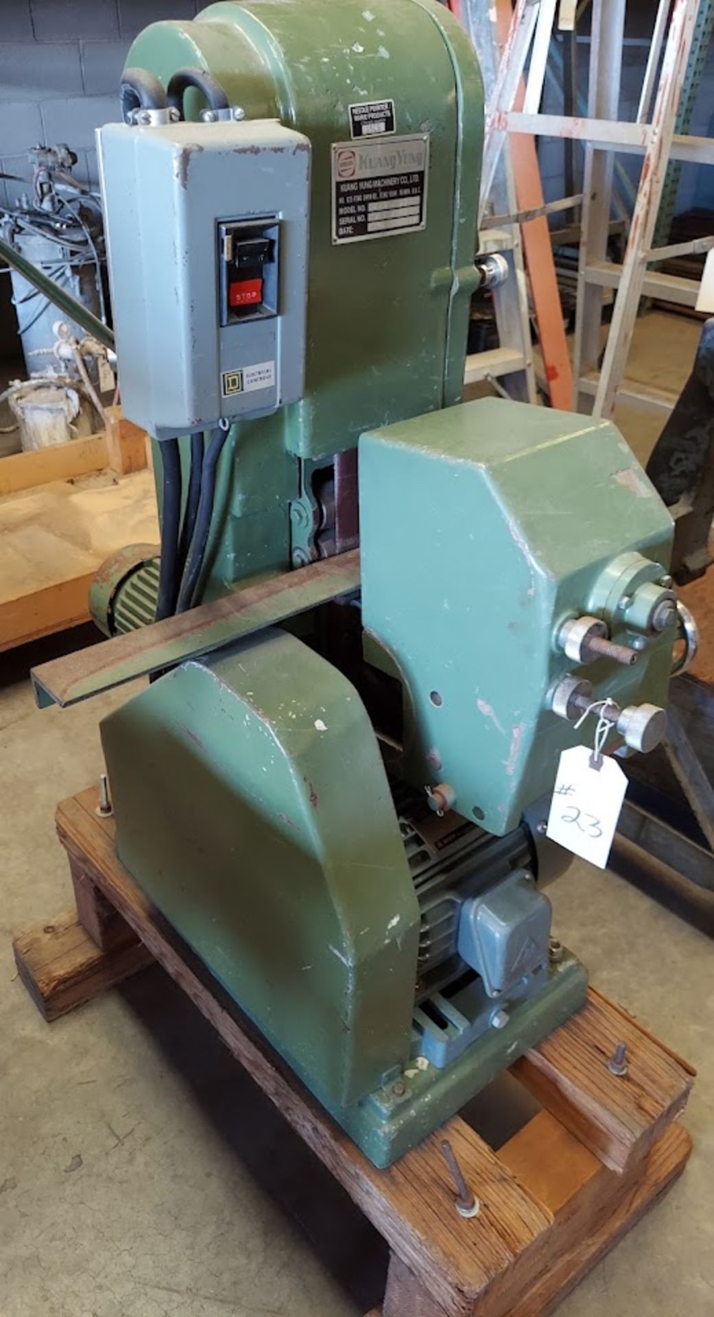 Kuang Yung Round Pole Belt Sander, 6" x 72" Belt, 3 hp 220 volt 3ph Motors