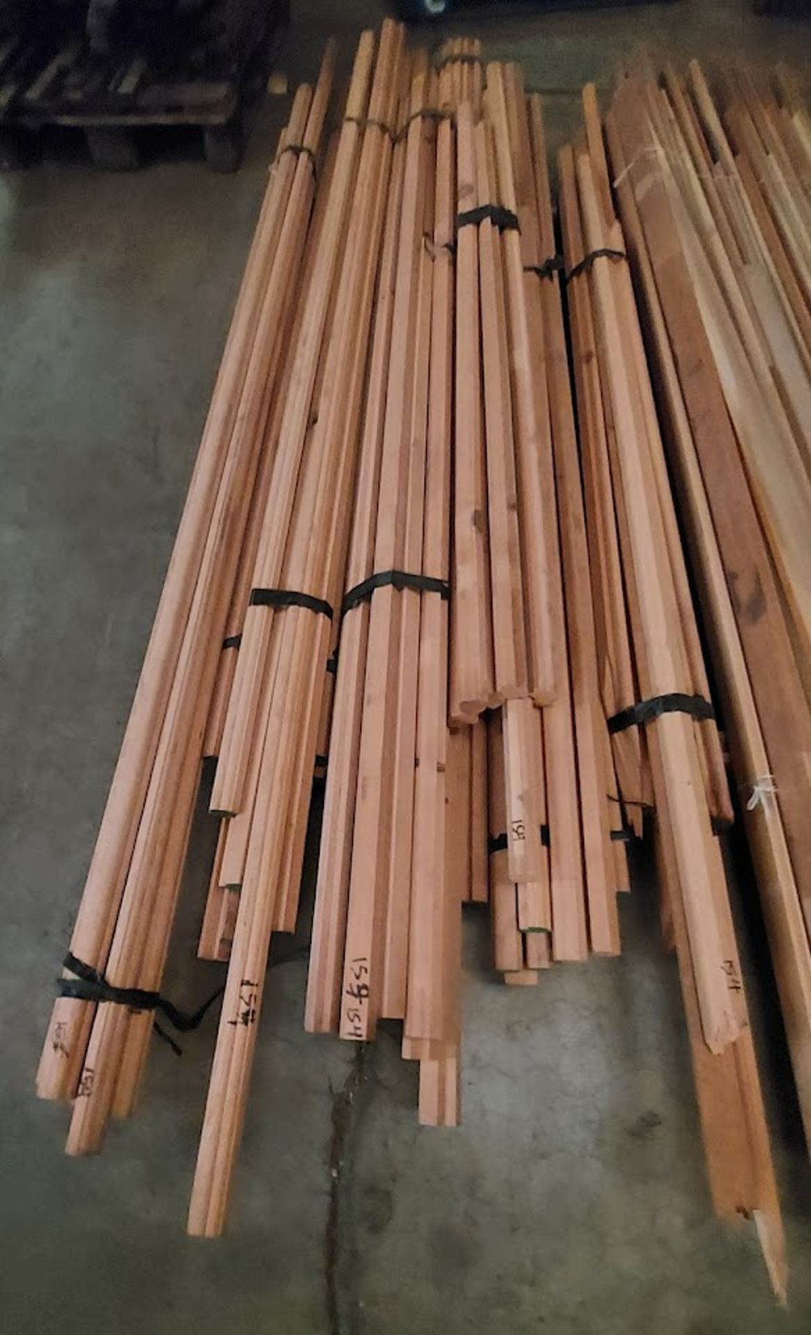 Red Oak & Knotty Pine Molding 5' - 10' Lengths