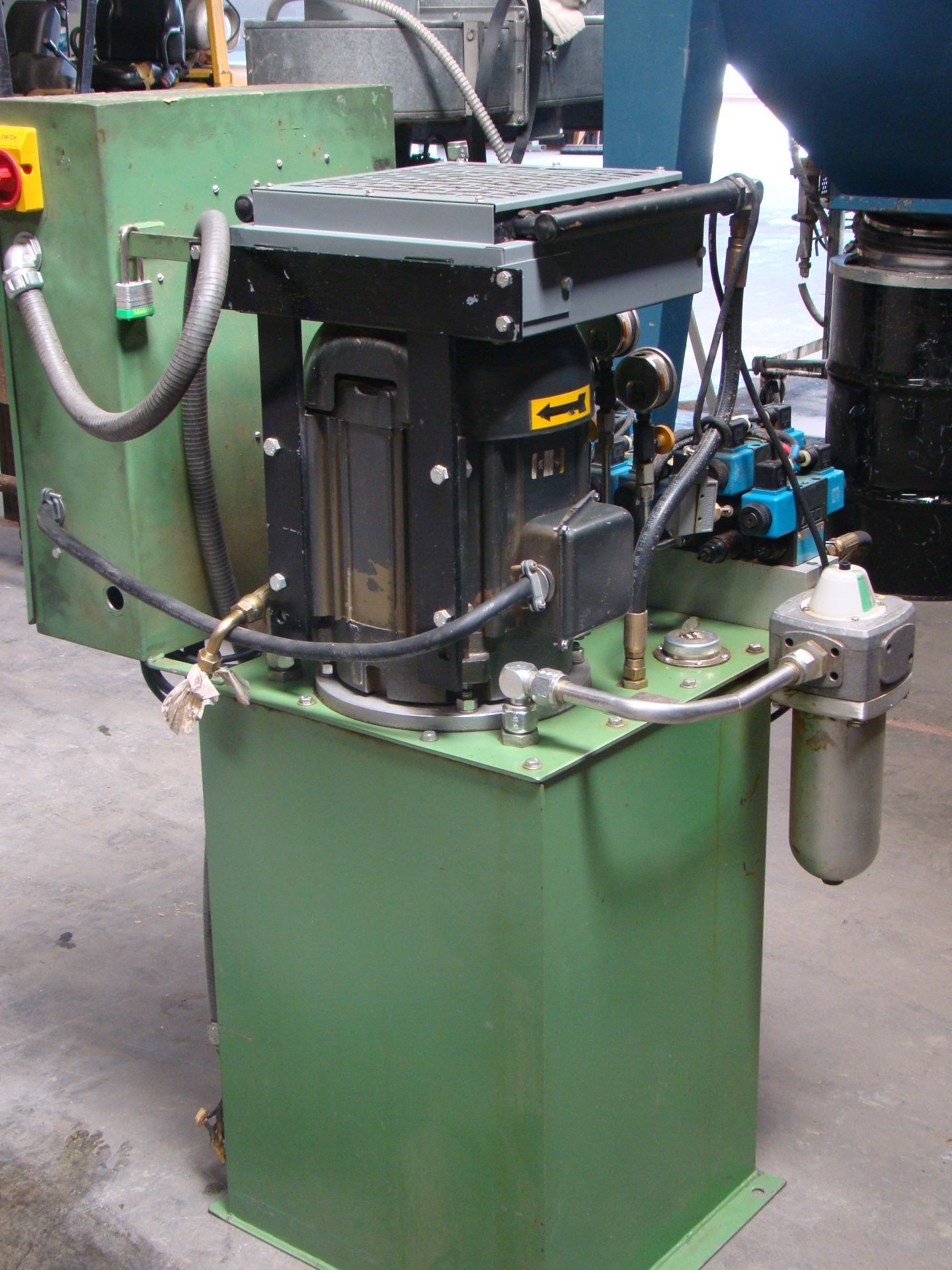 Taylor 40 Station Hydraulic Clamp Carrier with Flattener, 3 Pallets of Clamps, Clamp is Disassembled - Image 9 of 12