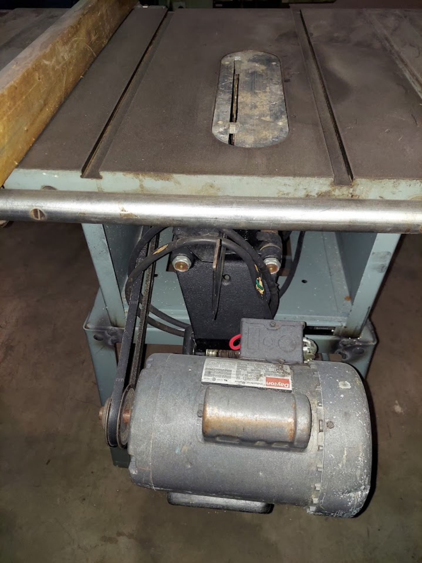 Delta 10" Contractor Table Saw, Model #34-444, 25" Rails & Fence, Motor is 1.5 HP 115/230 Volt 1ph - Image 3 of 3