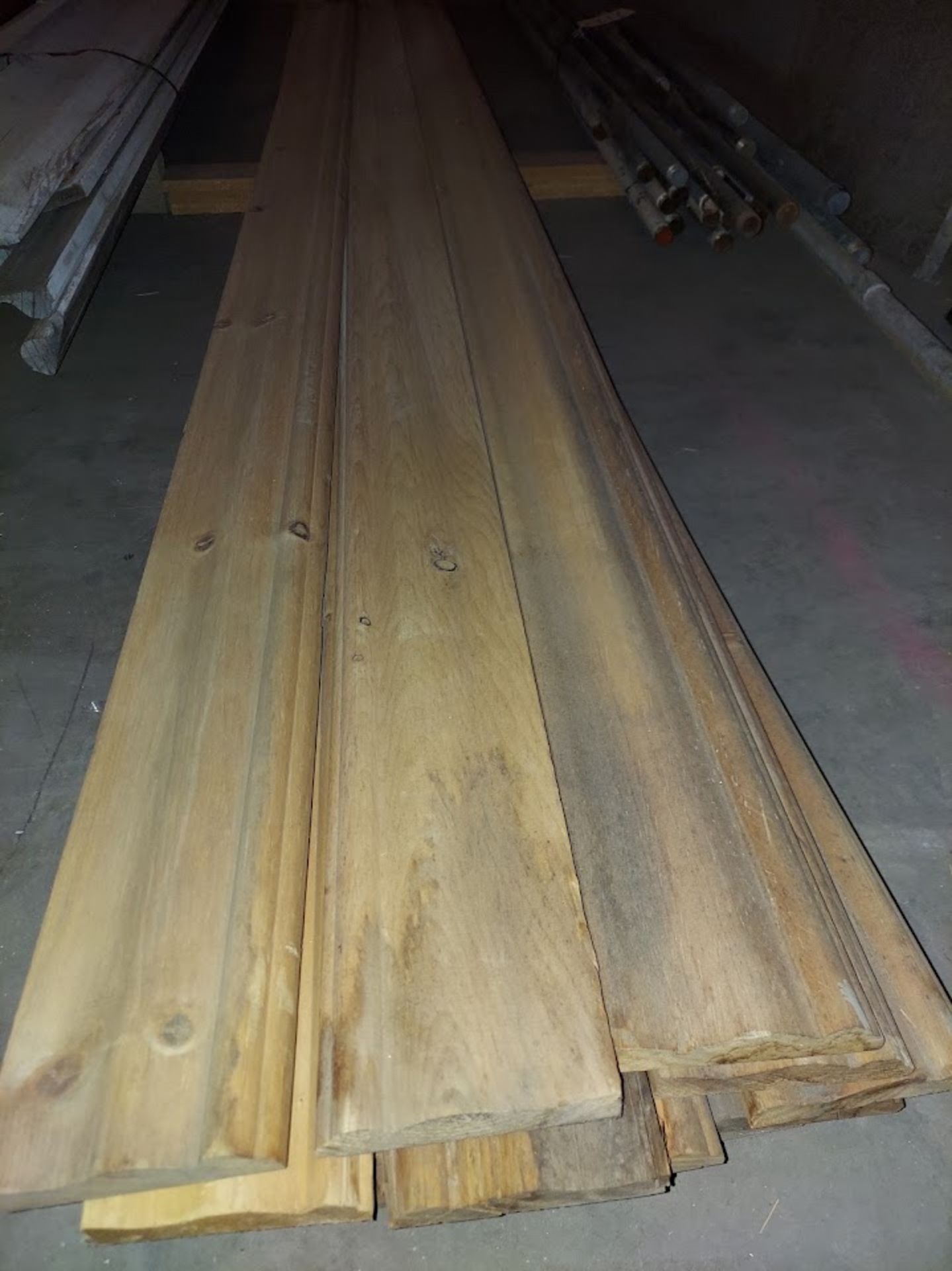 15 Pieces of 5" x 16' Knotty Pine Molding - Image 3 of 3