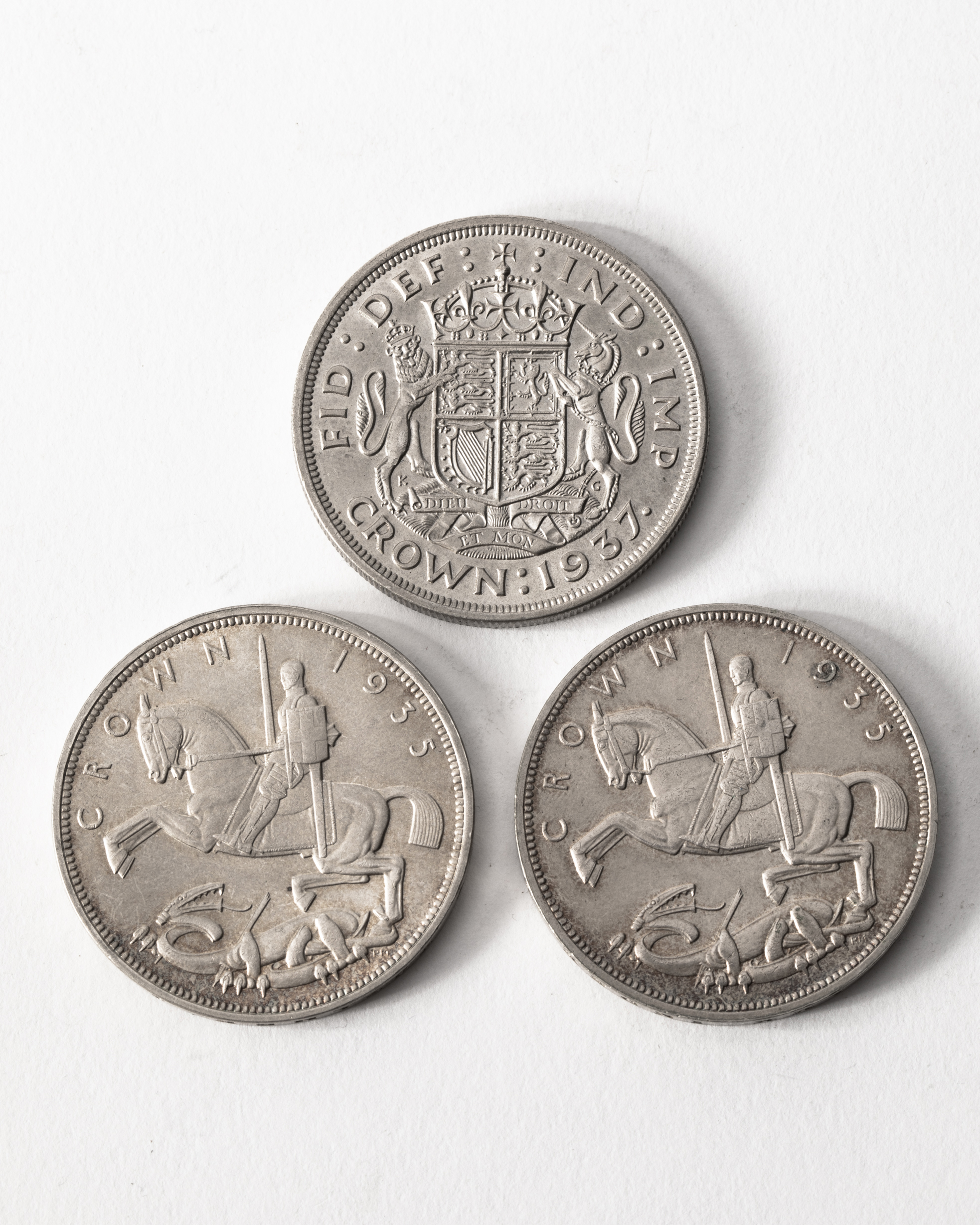 3x Crown Silver. 2x Great Britain 1935,1937. 1x Australia - Image 2 of 2