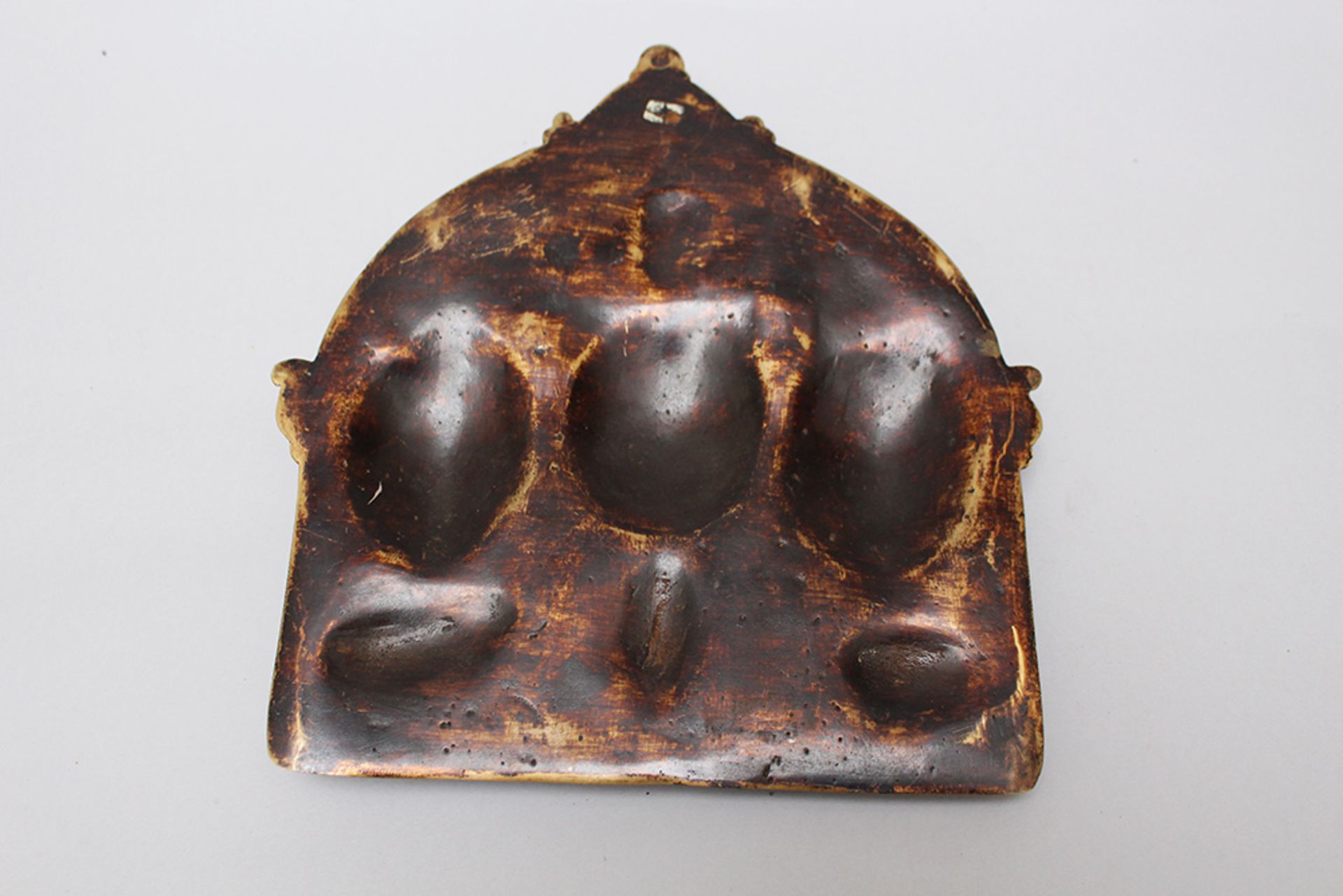 Tibet bronze plate, with three faces silver eyes 18/19th Century. 26x24 cm - Image 3 of 3