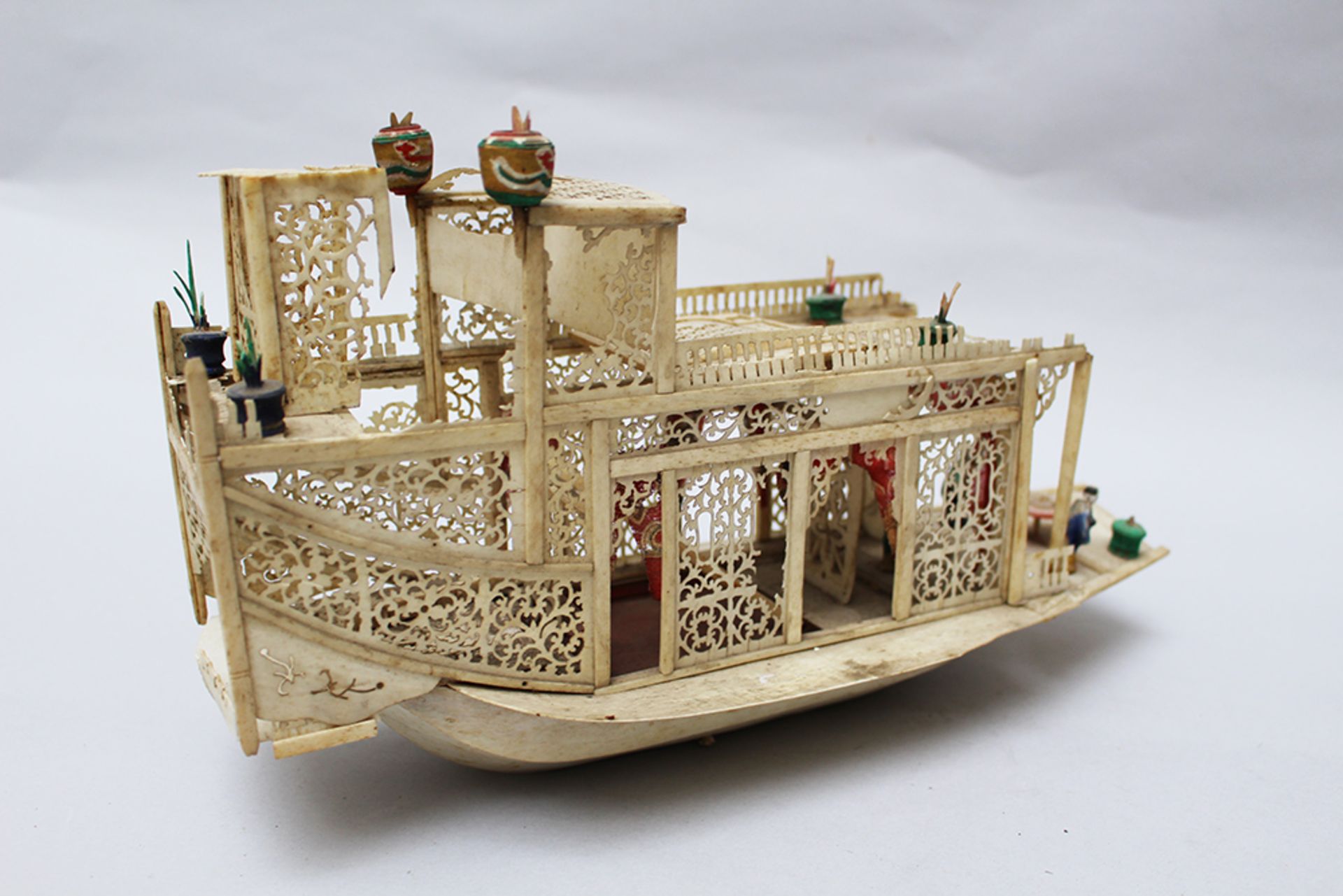 Chinese Concubine boat, I. With outsawed ornaments , 19th Century. 35x20cm - Image 3 of 3