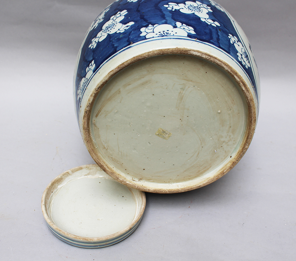 Chinese ginger pot , blue painted on white ground glazed , one lid, 18/19th Century. 30 cm height - Image 3 of 3