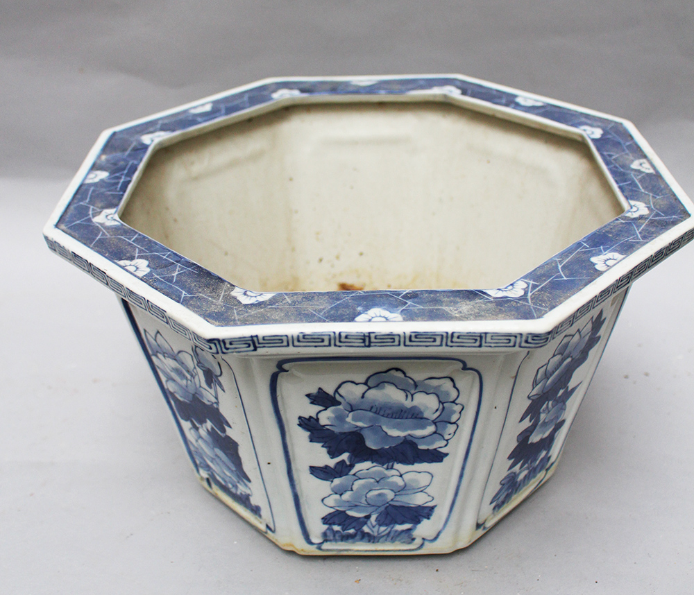 Chinese porcelain pot , blue painted on white ground , canted, Qing Dynasty. 33cm - Image 2 of 3