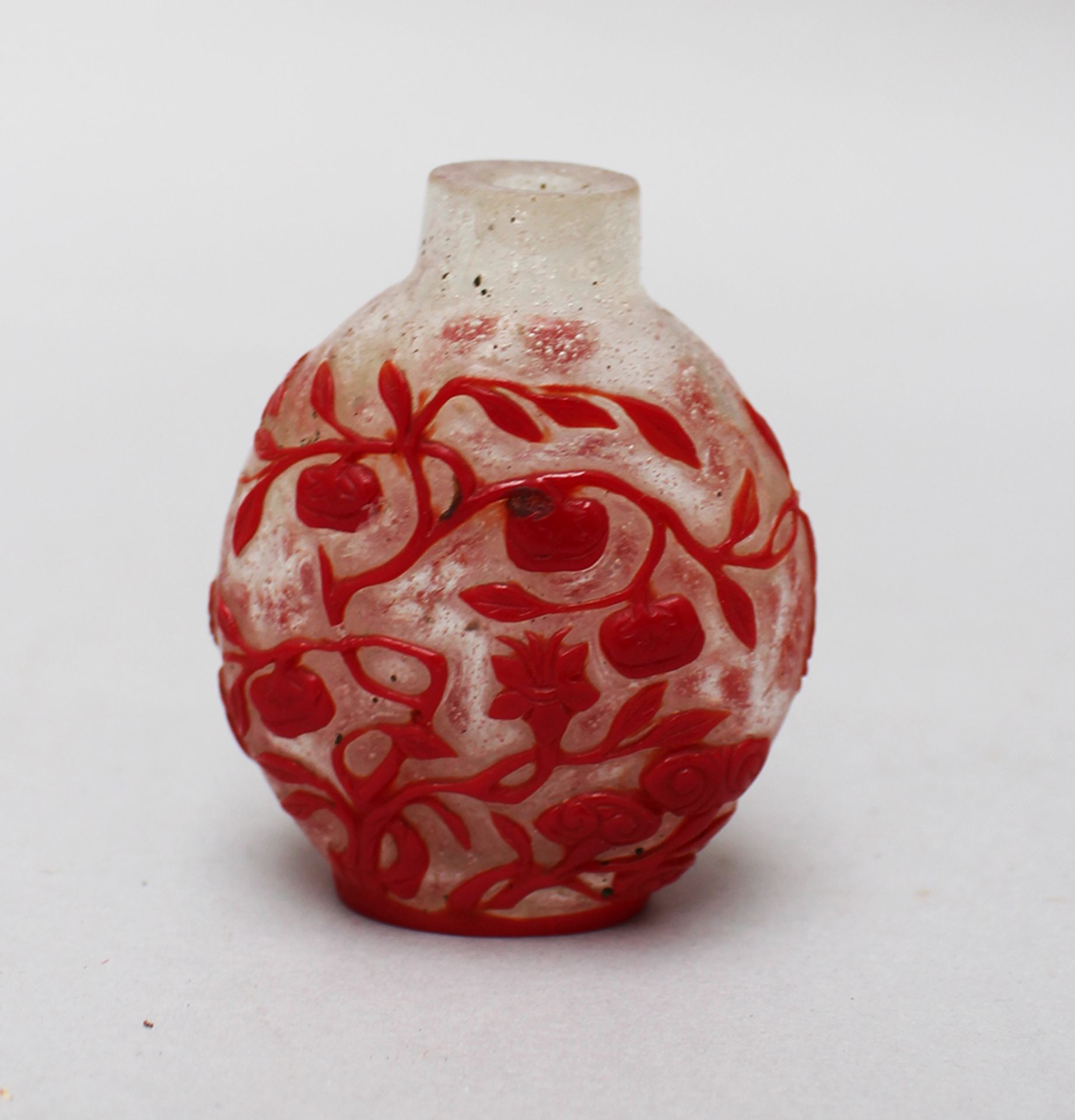 Snuff bottle , with executed red glass on transparent glass 18/19 th Century. 6 cm height