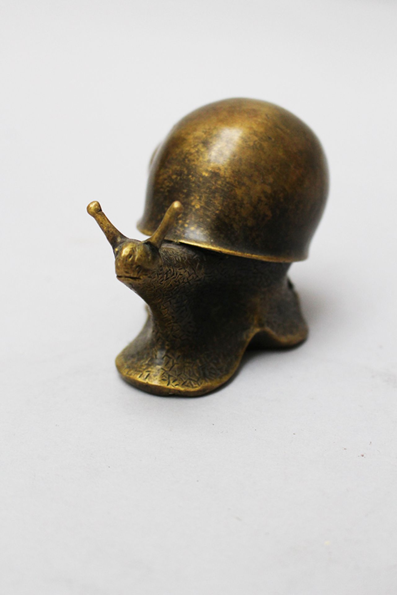 Bronze Slug, China 20 th Century. 12x9 cm - Bild 3 aus 3