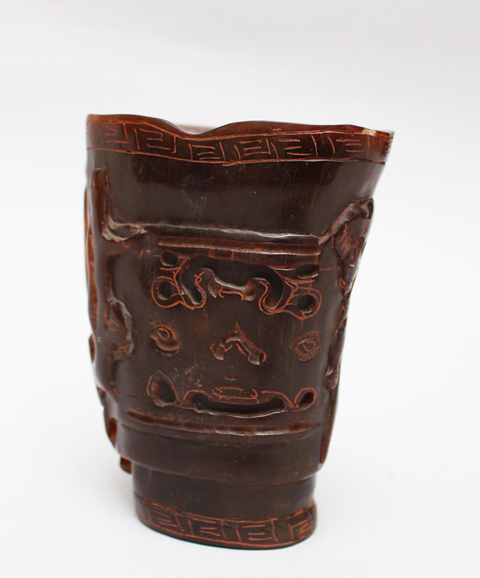 Rhino curved beaker. 10 cm - Image 2 of 3