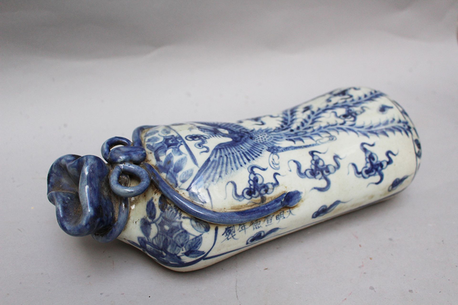 Chinese porcelain neck rest , blue painted on white ground glazed Qing Dynasty. 37x15 cm - Image 2 of 3