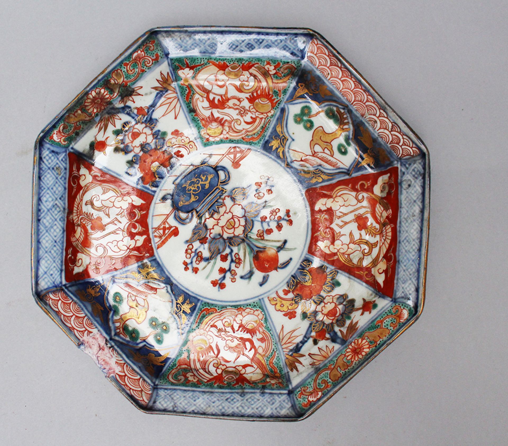 Imari porcelain dish, octagonal rich painted, glazed. 24x24 cm - Image 2 of 3