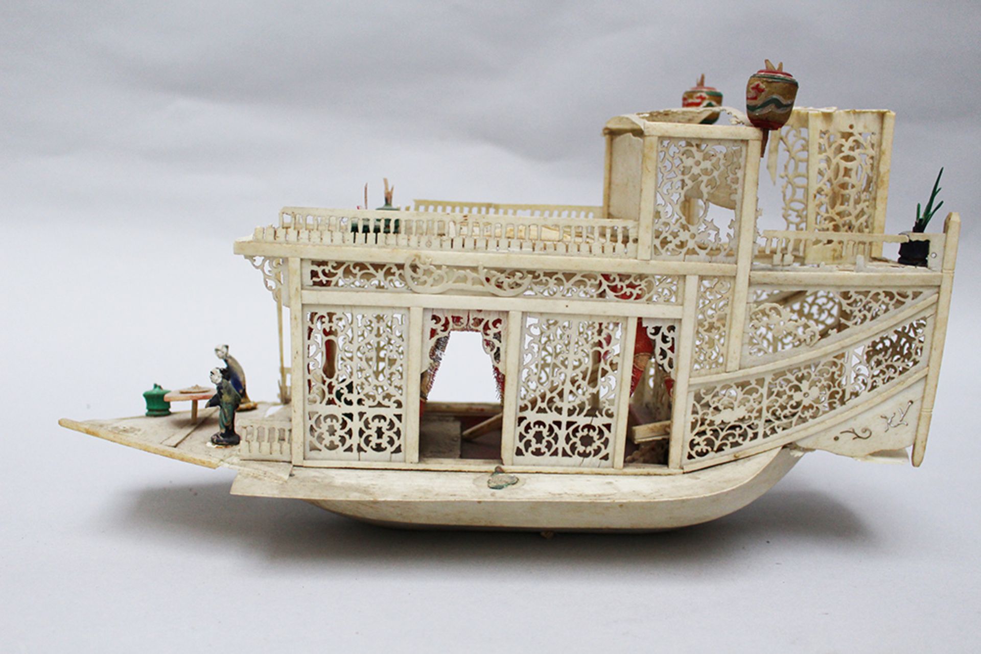 Chinese Concubine boat, I. With outsawed ornaments , 19th Century. 35x20cm - Image 2 of 3