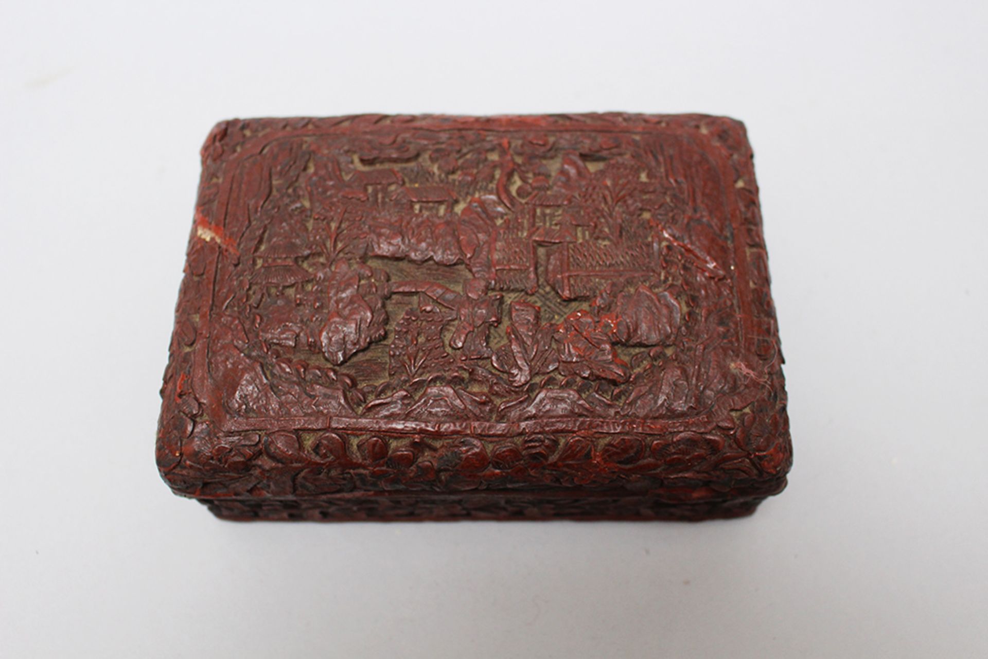 Chinese laquer box, curved, six sign mark. 14x9.5 cm height 6 cm