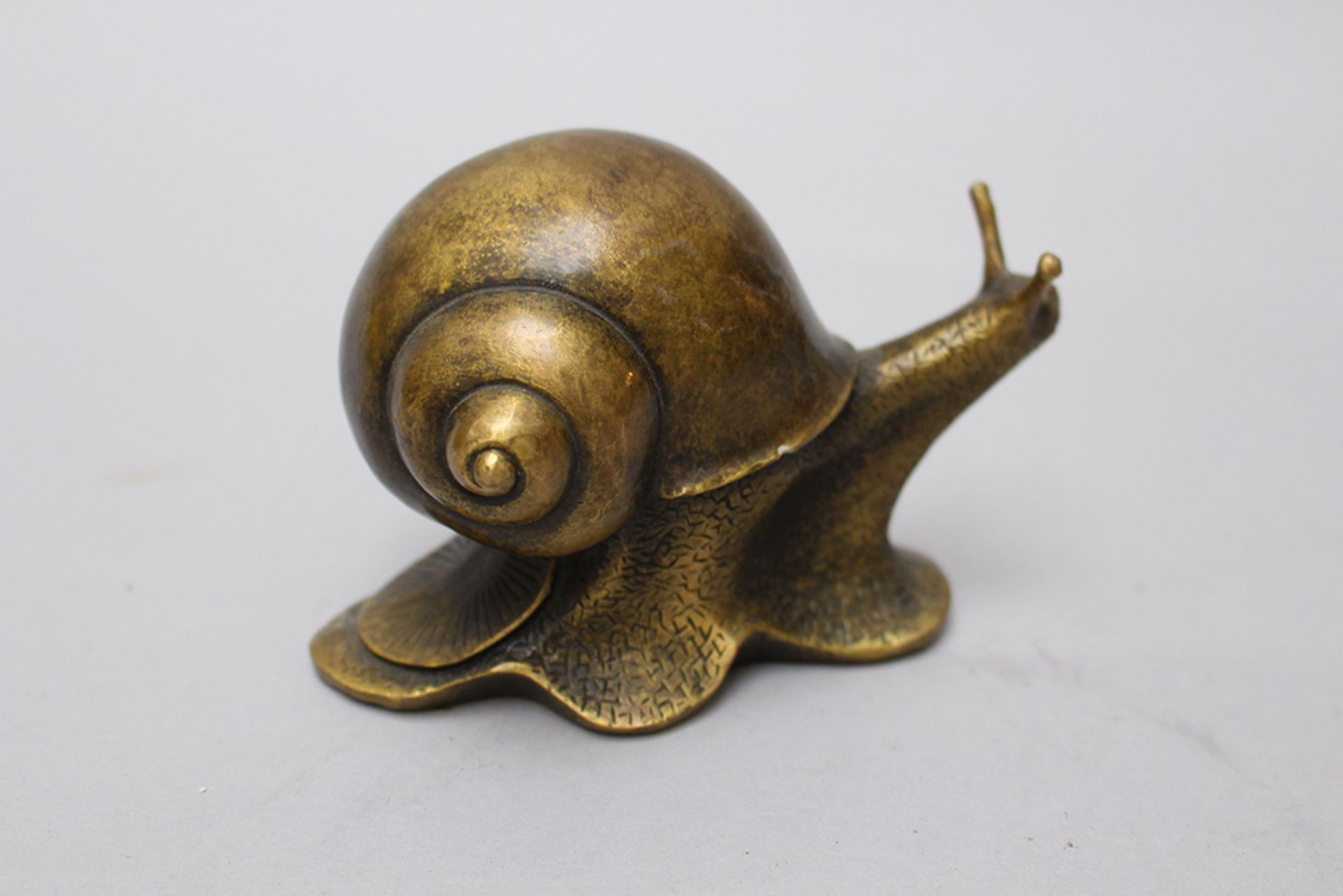 Bronze Slug, China 20 th Century. 12x9 cm - Bild 2 aus 3