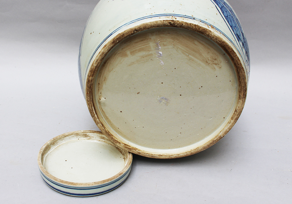 Chinese ginger pot , blue painted on white ground glazed , one lid, 18/19th Century. 30 cm height - Image 3 of 3