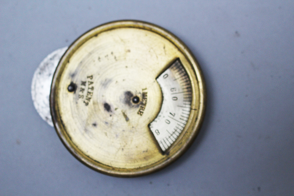 Textile measure Instrument around 1900. 6.5 cm - Image 2 of 3