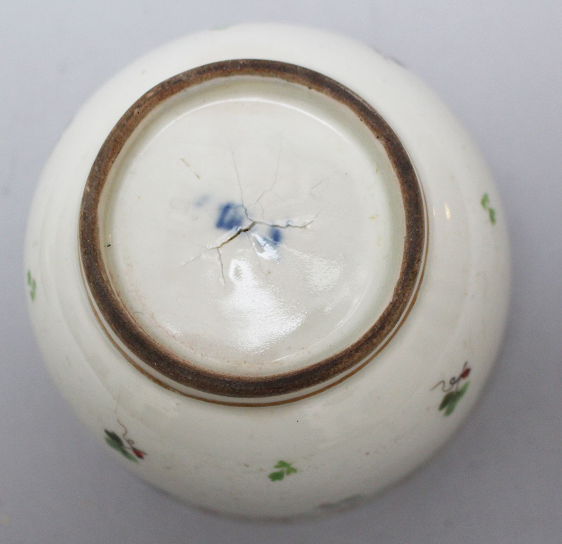 Vienna porcelain bowl painted on white ground glazed around 1800. 11 cm height - Image 3 of 3