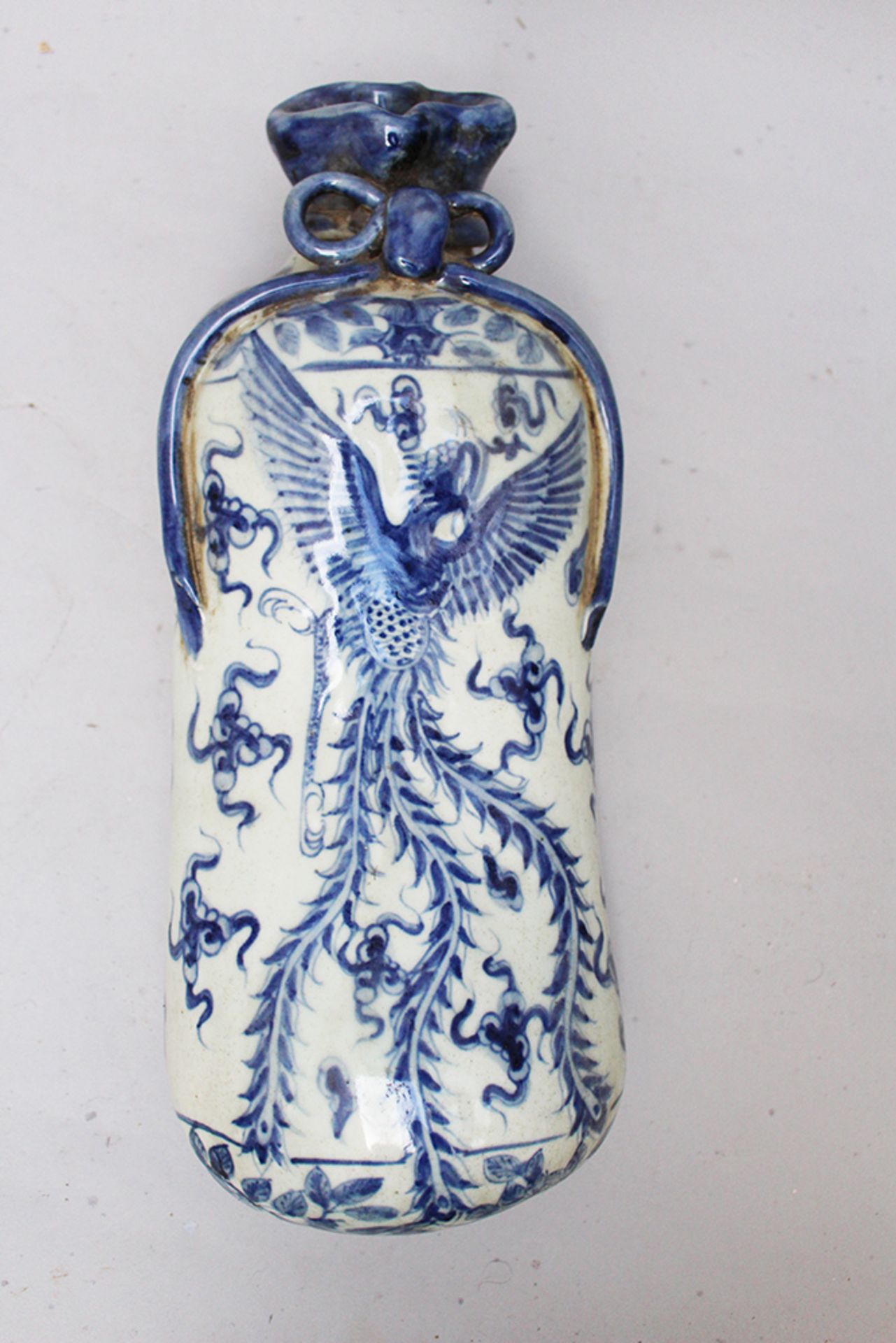 Chinese porcelain neck rest , blue painted on white ground glazed Qing Dynasty. 37x15 cm - Image 3 of 3