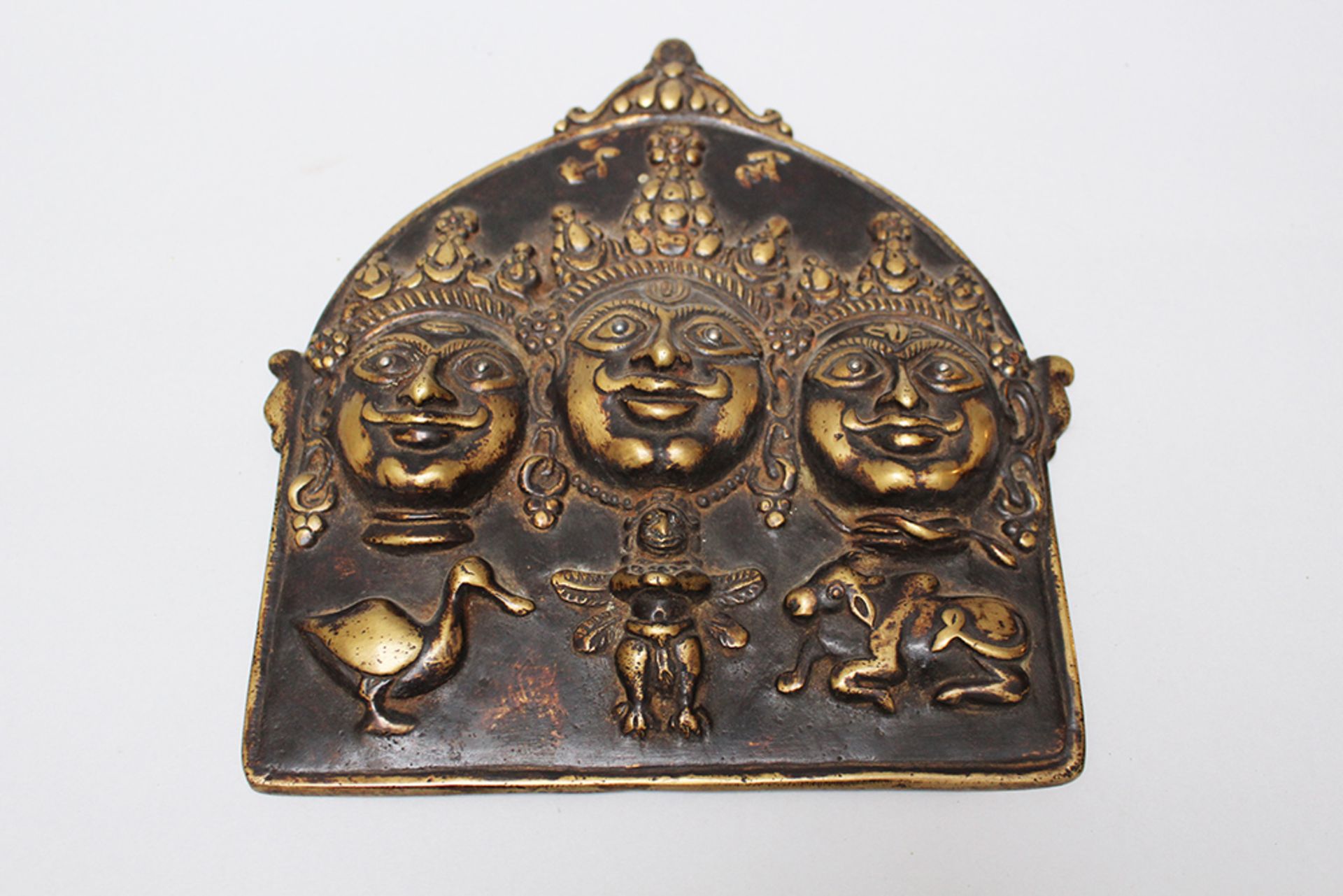 Tibet bronze plate, with three faces silver eyes 18/19th Century. 26x24 cm - Bild 2 aus 3