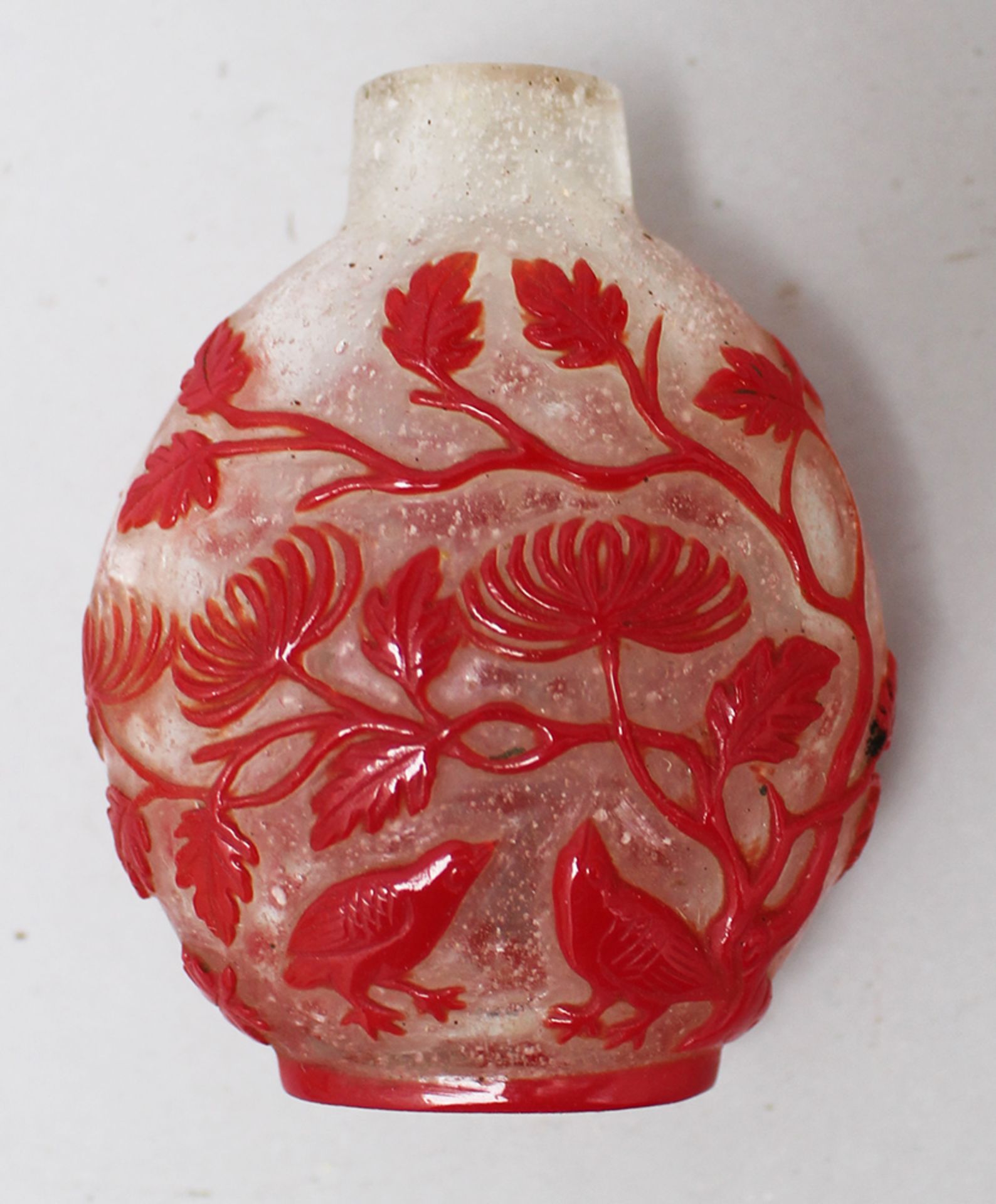 Snuff bottle , with executed red glass on transparent glass 18/19 th Century. 6 cm height - Bild 3 aus 3